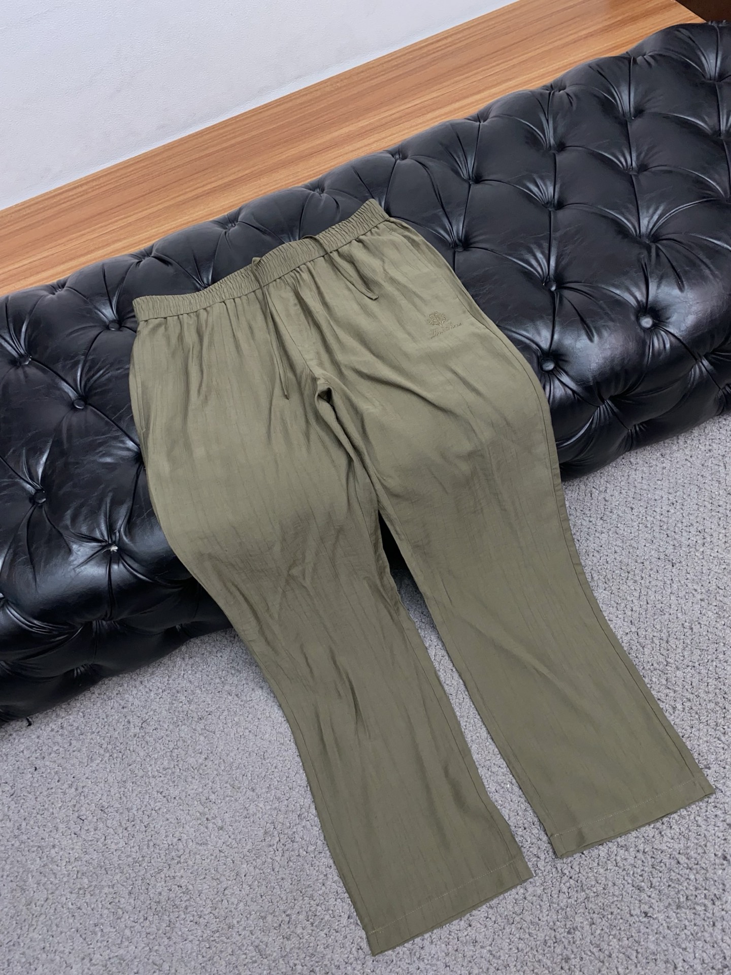 Loro Piana 诺悠翩雅 专柜新品同步上市。原单订制高品质时尚休闲裤。超级百搭款。独家定制面料，手