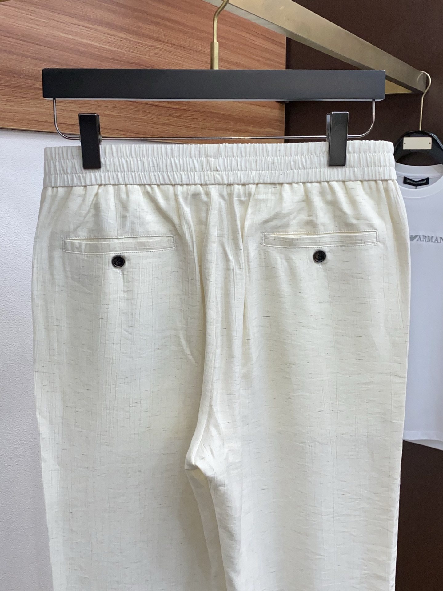 Loro Piana 诺悠翩雅 专柜新品同步上市。原单订制高品质时尚休闲裤。超级百搭款。独家定制面料，手