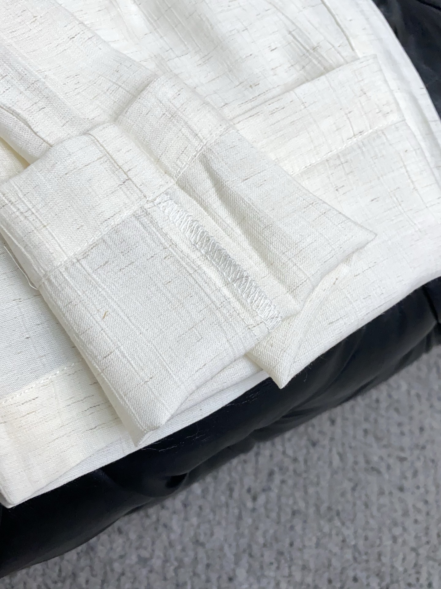 Loro Piana 诺悠翩雅 专柜新品同步上市。原单订制高品质时尚休闲裤。超级百搭款。独家定制面料，手