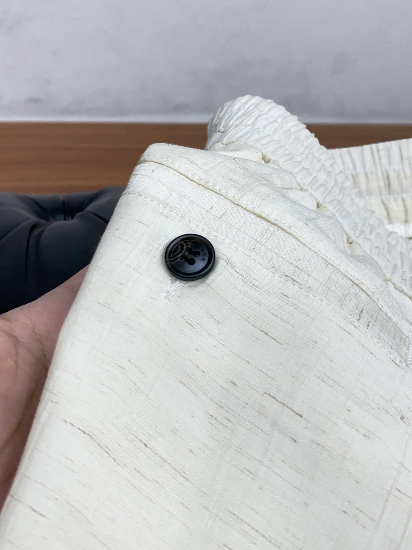 Loro Piana 诺悠翩雅 专柜新品同步上市。原单订制高品质时尚休闲裤。超级百搭款。独家定制面料，手