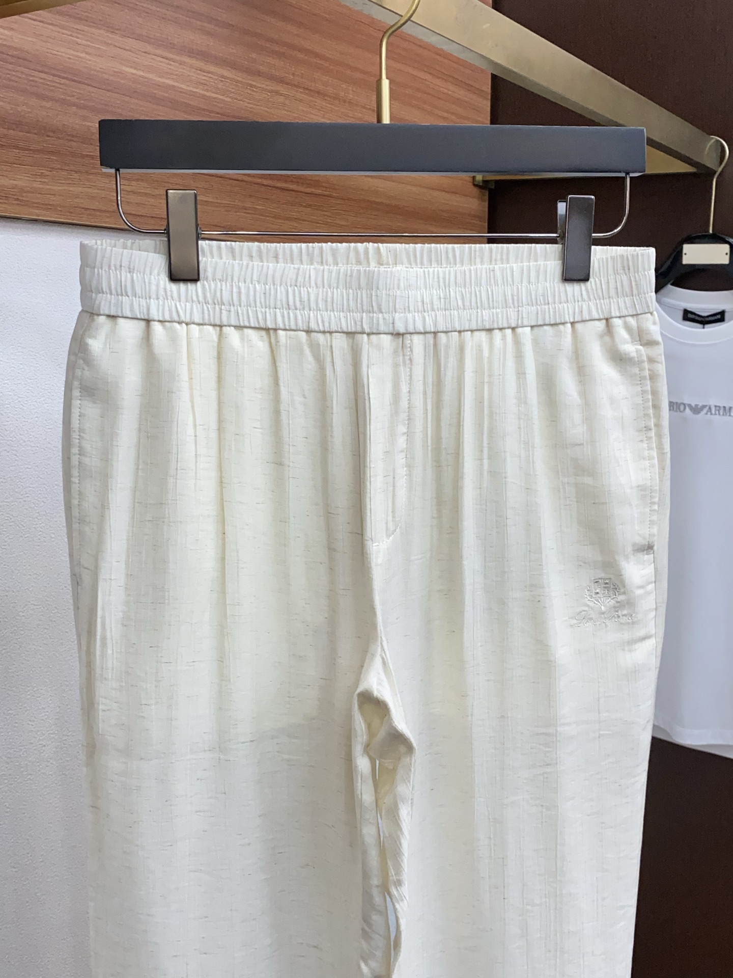 Loro Piana 诺悠翩雅 专柜新品同步上市。原单订制高品质时尚休闲裤。超级百搭款。独家定制面料，手