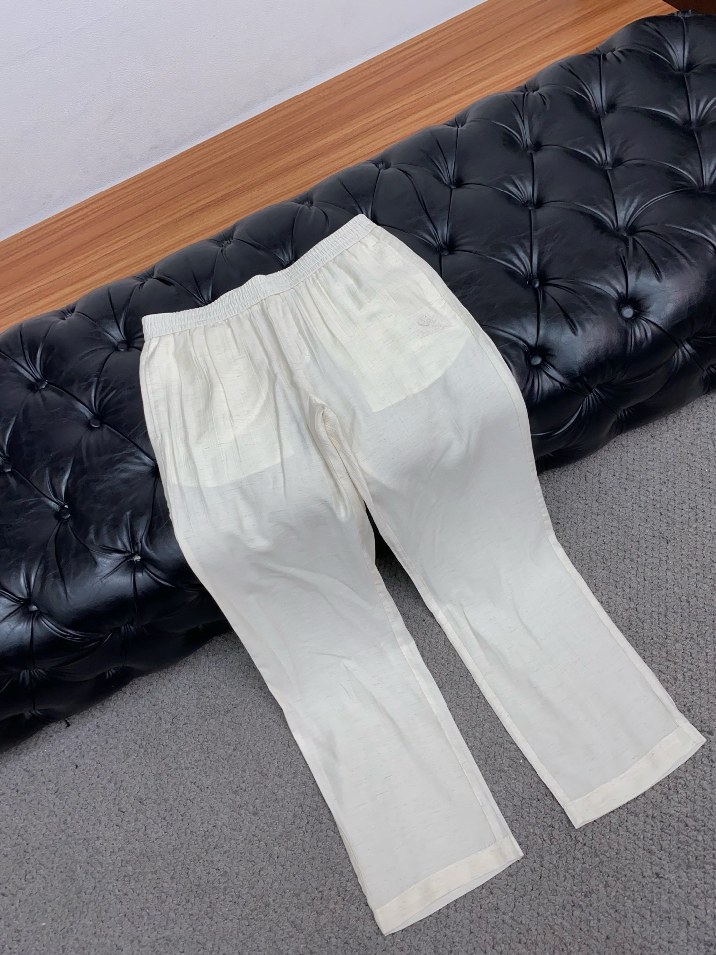 Loro Piana 诺悠翩雅 专柜新品同步上市。原单订制高品质时尚休闲裤。超级百搭款。独家定制面料，手