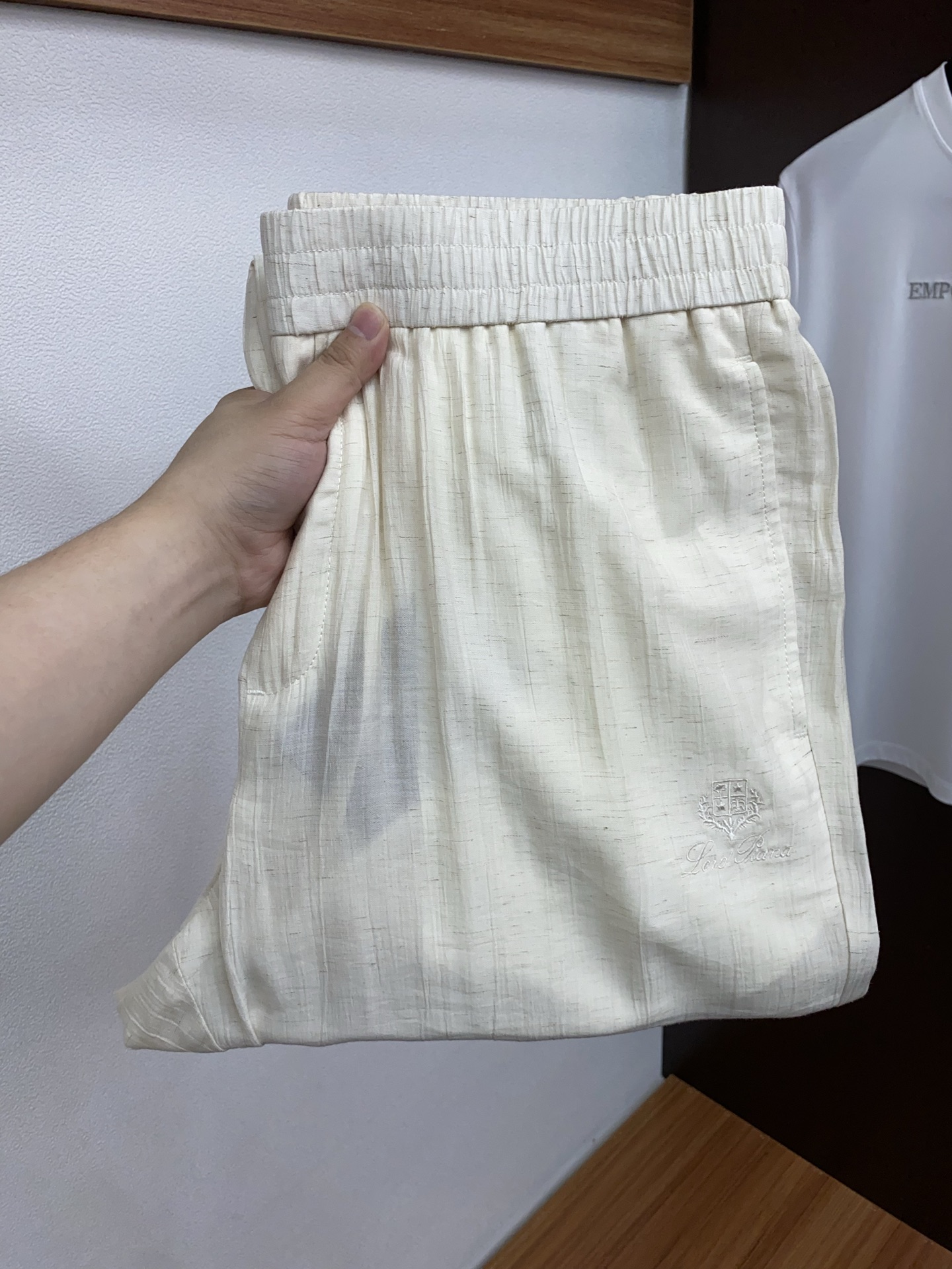 Loro Piana 诺悠翩雅 专柜新品同步上市。原单订制高品质时尚休闲裤。超级百搭款。独家定制面料，手