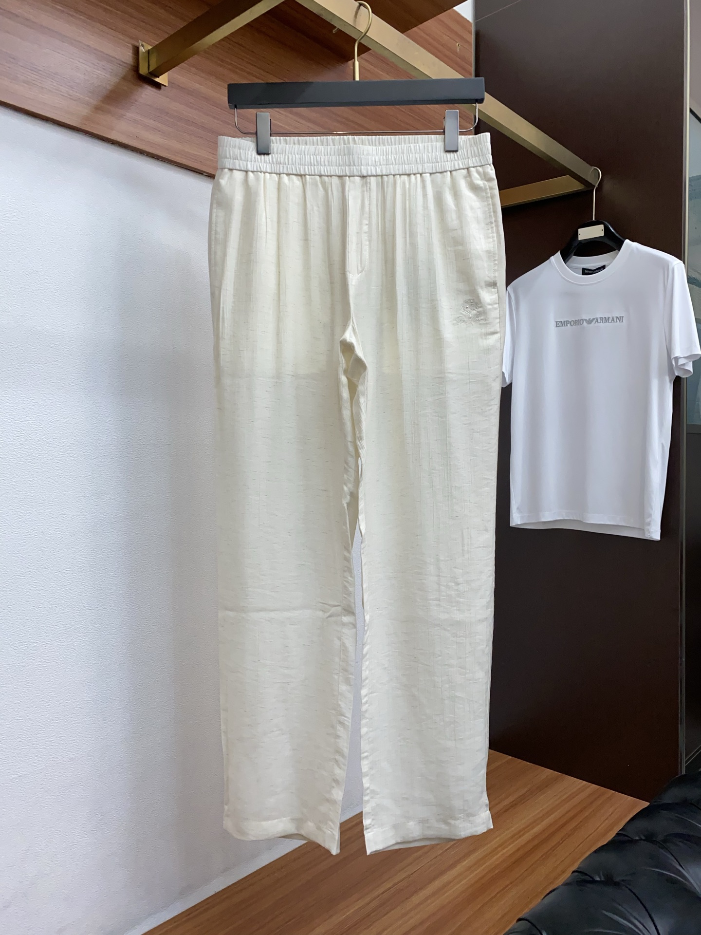 Loro Piana 诺悠翩雅 专柜新品同步上市。原单订制高品质时尚休闲裤。超级百搭款。独家定制面料，手