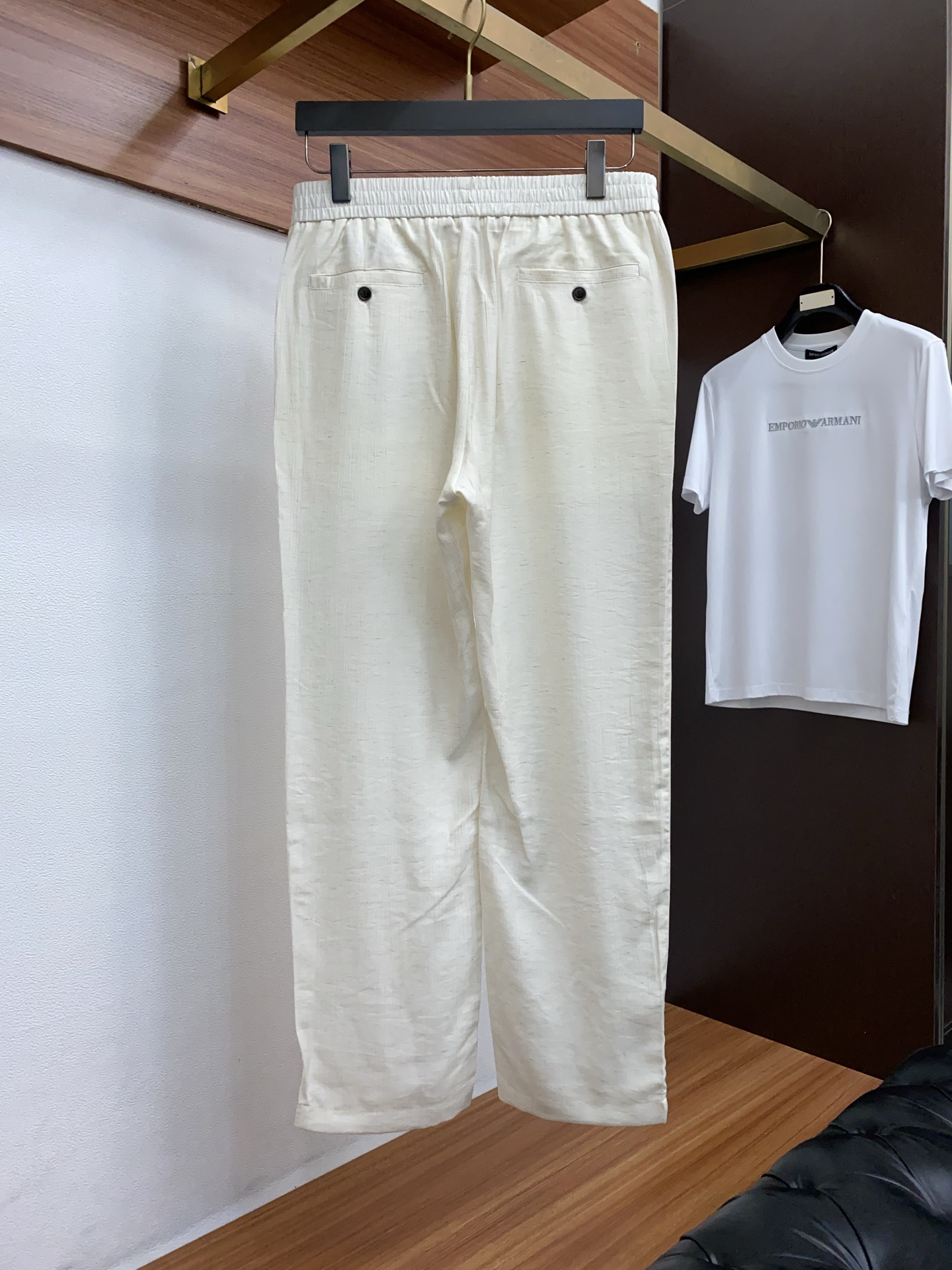 Loro Piana 诺悠翩雅 专柜新品同步上市。原单订制高品质时尚休闲裤。超级百搭款。独家定制面料，手