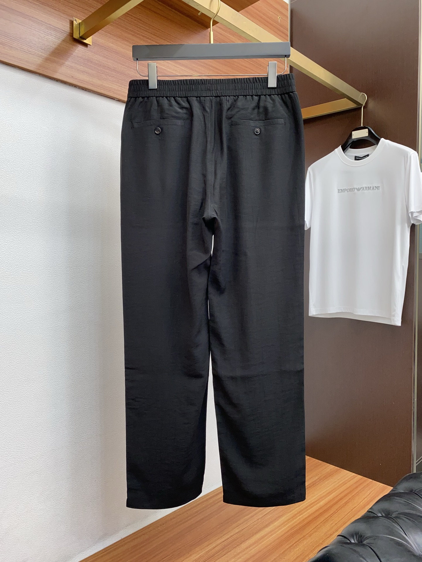 Loro Piana 诺悠翩雅 专柜新品同步上市。原单订制高品质时尚休闲裤。超级百搭款。独家定制面料，手