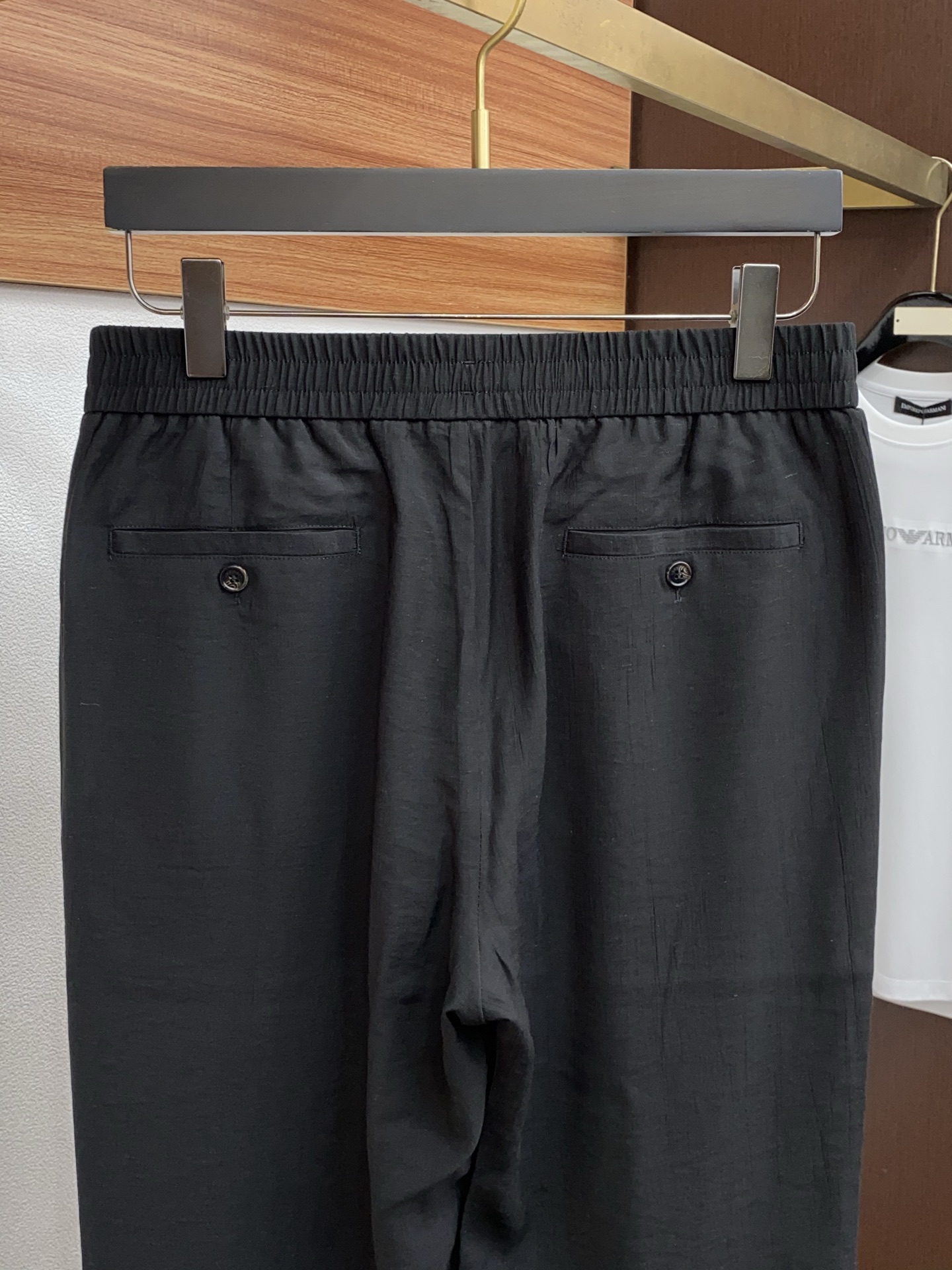 Loro Piana 诺悠翩雅 专柜新品同步上市。原单订制高品质时尚休闲裤。超级百搭款。独家定制面料，手