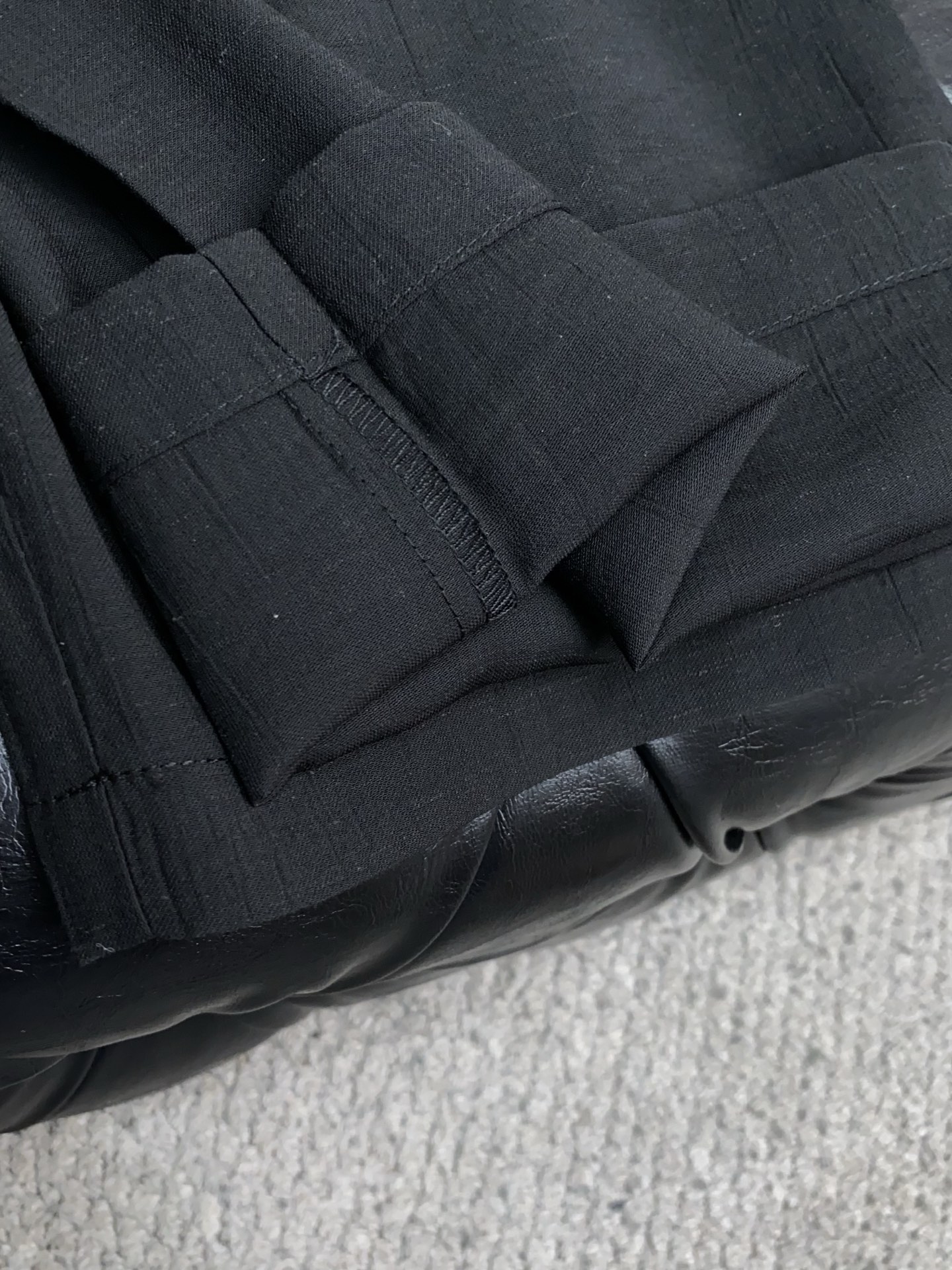 Loro Piana 诺悠翩雅 专柜新品同步上市。原单订制高品质时尚休闲裤。超级百搭款。独家定制面料，手