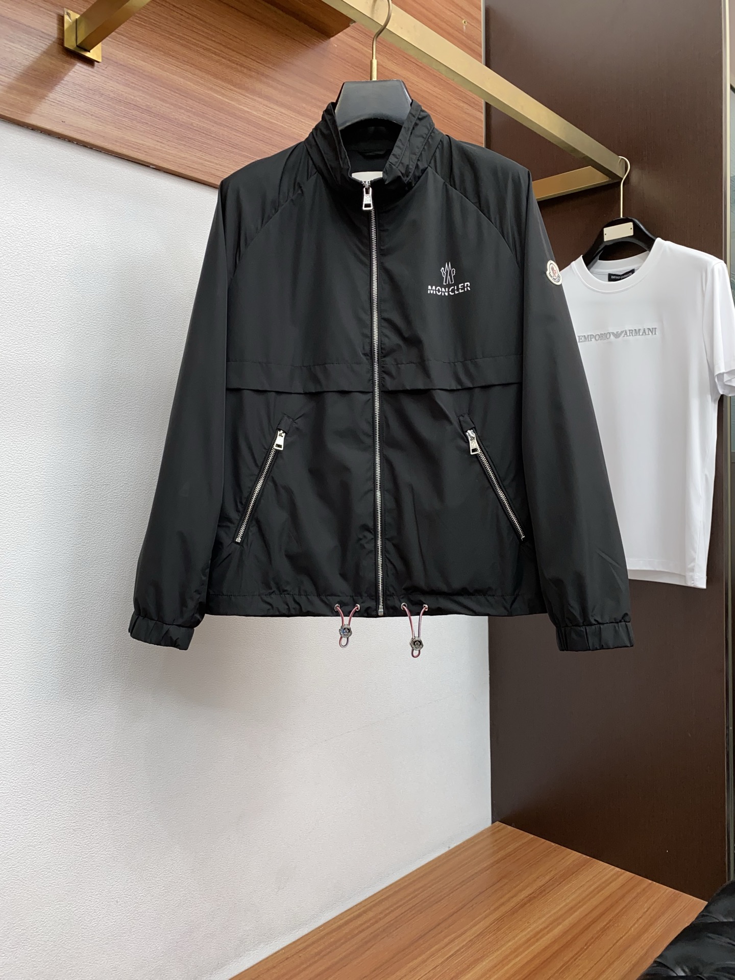 蒙口 2026春夏新款男士休闲定制夹克外套。穿上简约干练的休闲外套，瞬间重回时髦霸气，又是活力满满的状态