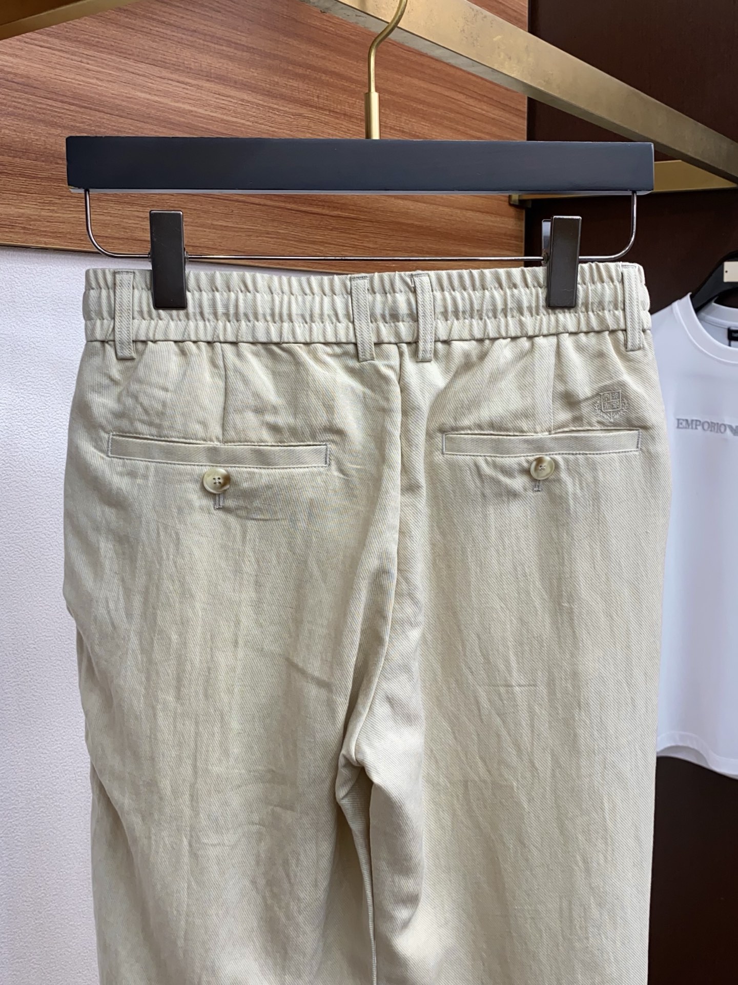 Loro piana 诺悠翩雅 2026 春夏定制休闲裤 干净利落剪裁，都市风十足 采用精纺面料手感软糯