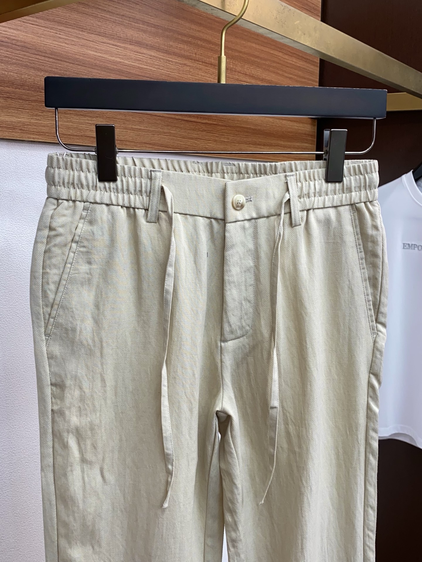 Loro piana 诺悠翩雅 2026 春夏定制休闲裤 干净利落剪裁，都市风十足 采用精纺面料手感软糯