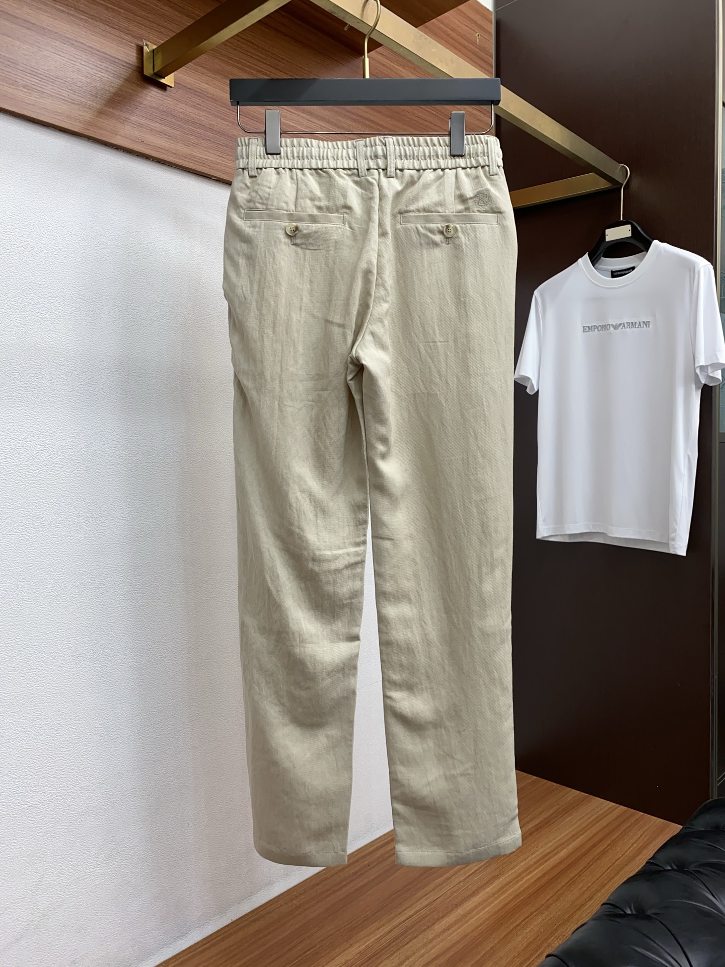 Loro piana 诺悠翩雅 2026 春夏定制休闲裤 干净利落剪裁，都市风十足 采用精纺面料手感软糯