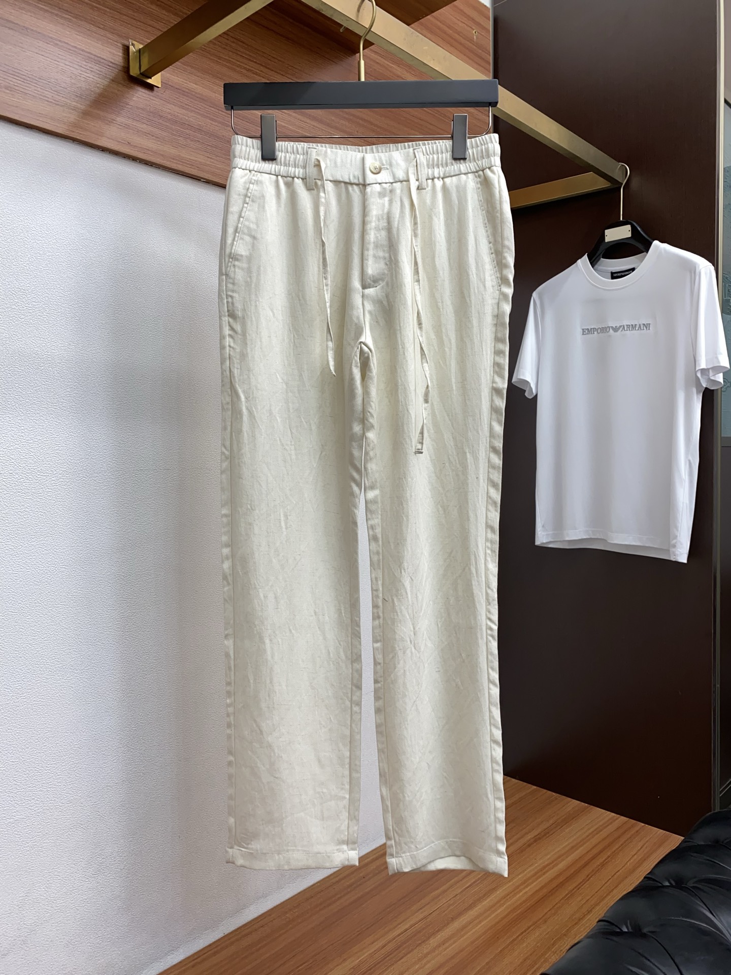 Loro piana 诺悠翩雅 2026 春夏定制休闲裤 干净利落剪裁，都市风十足 采用精纺面料手感软糯
