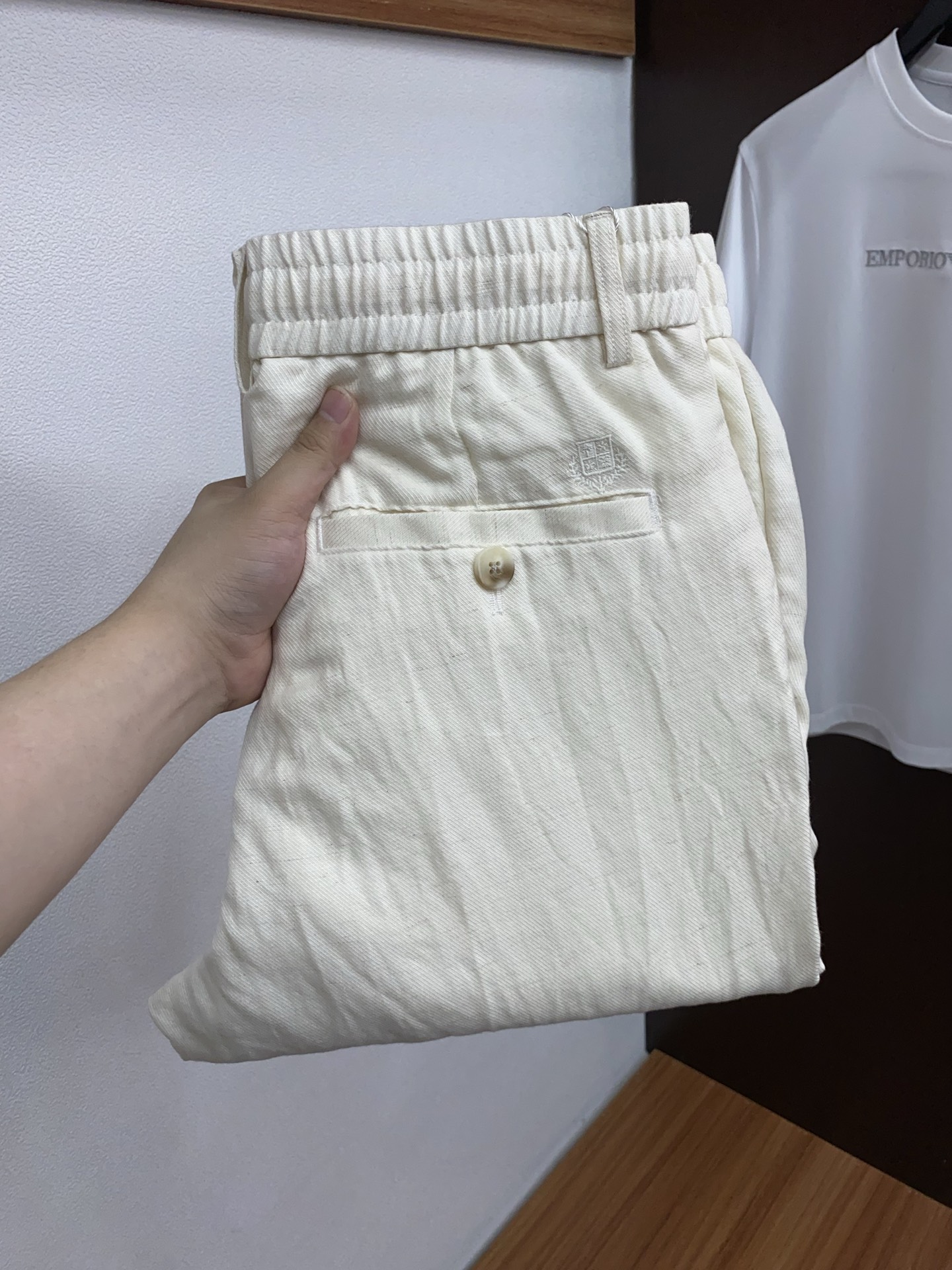 Loro piana 诺悠翩雅 2026 春夏定制休闲裤 干净利落剪裁，都市风十足 采用精纺面料手感软糯