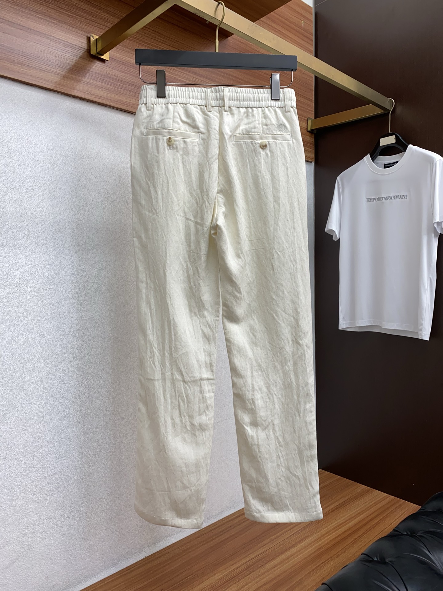 Loro piana 诺悠翩雅 2026 春夏定制休闲裤 干净利落剪裁，都市风十足 采用精纺面料手感软糯
