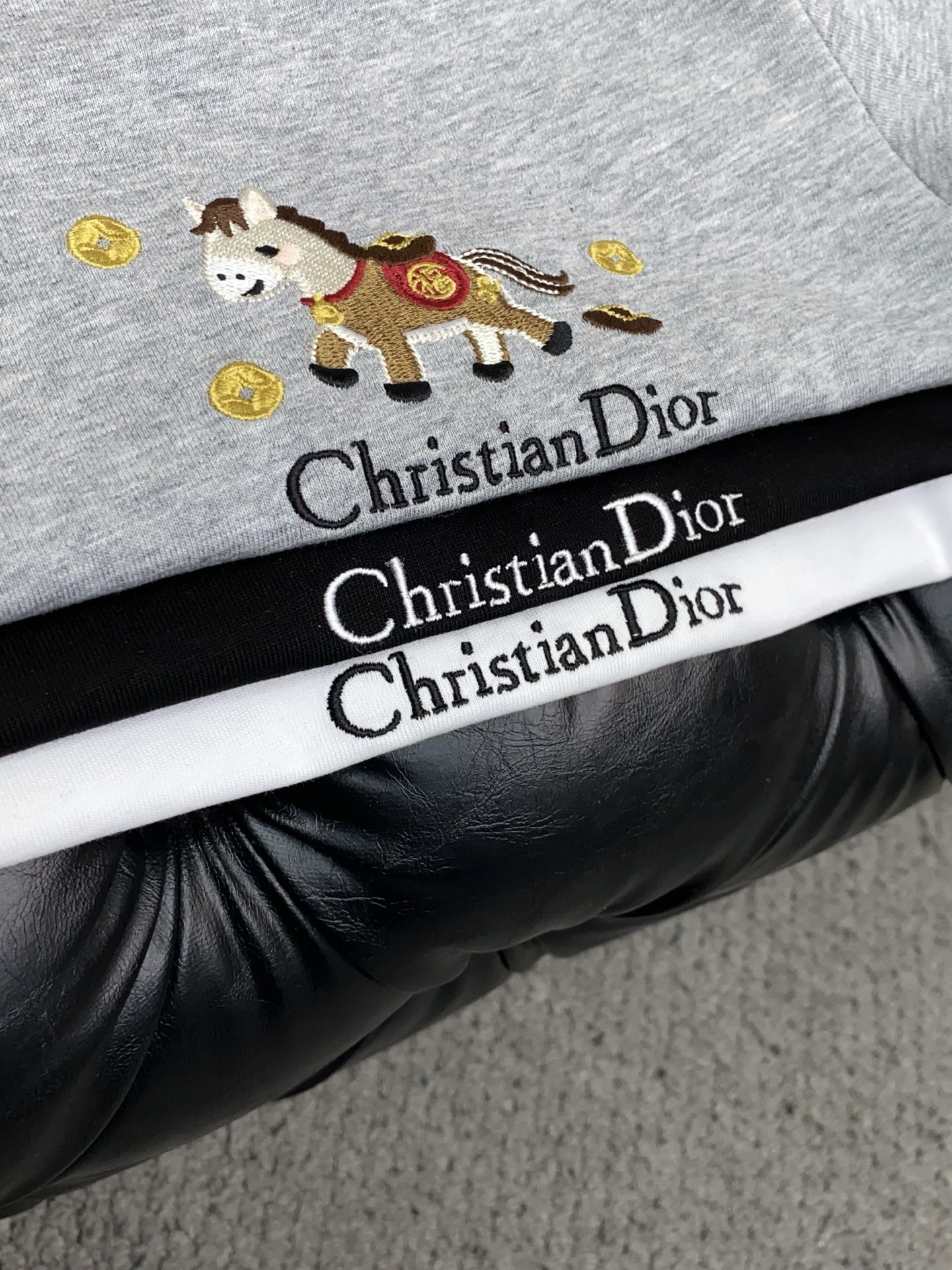 迪奥 26SS春夏新款 纯棉质圆领短袖 男士基础款纯白专柜短袖T恤衫！贸易公司渠道稀出，同步官网发售！基