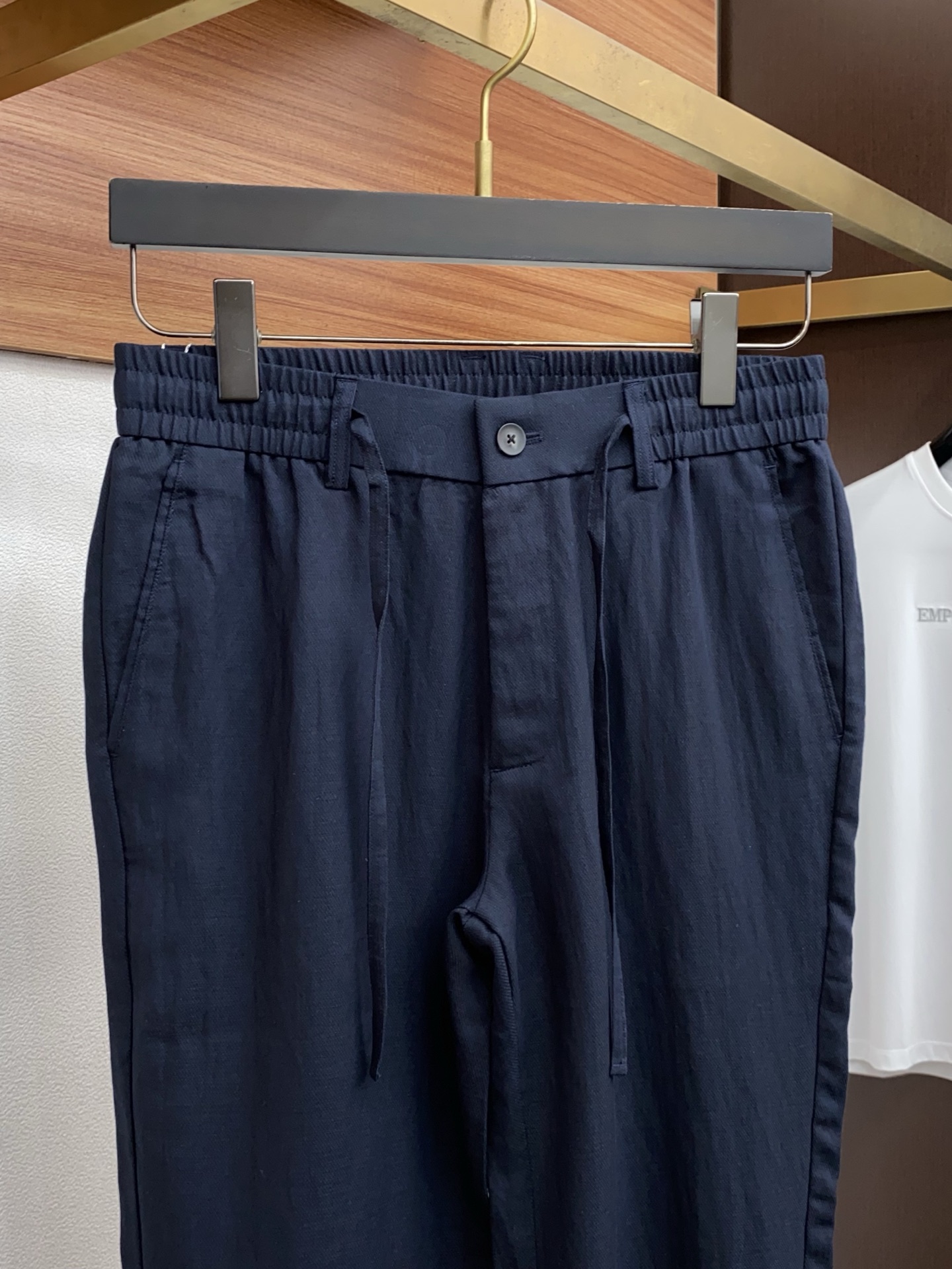 Loro piana 诺悠翩雅 2026 春夏定制休闲裤 干净利落剪裁，都市风十足 采用精纺面料手感软糯
