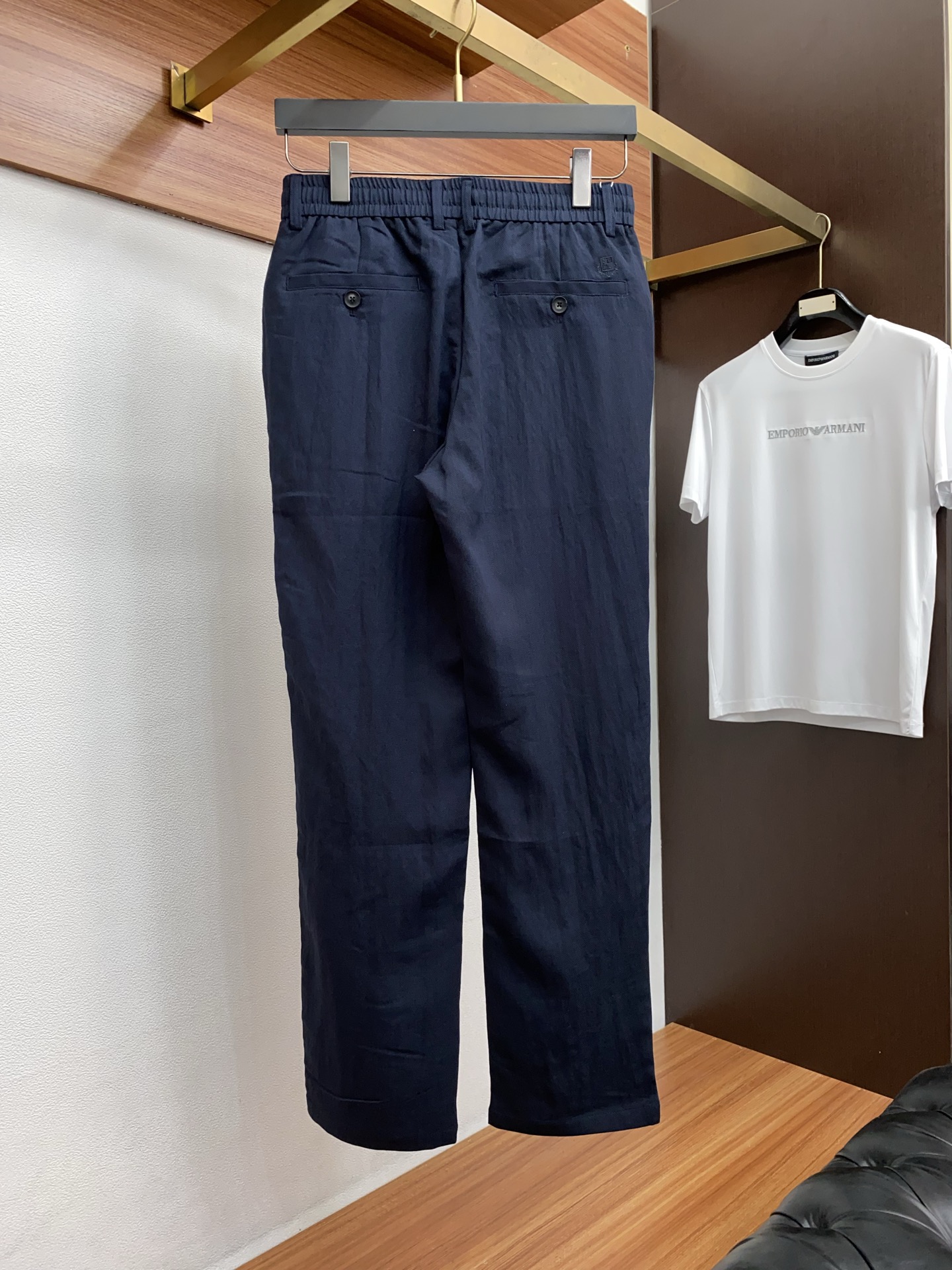 Loro piana 诺悠翩雅 2026 春夏定制休闲裤 干净利落剪裁，都市风十足 采用精纺面料手感软糯