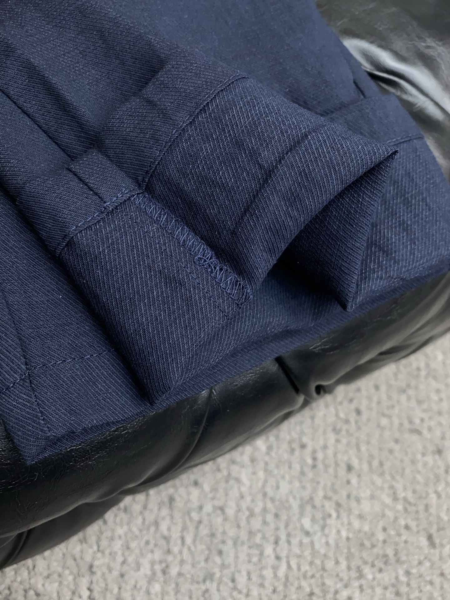 Loro piana 诺悠翩雅 2026 春夏定制休闲裤 干净利落剪裁，都市风十足 采用精纺面料手感软糯