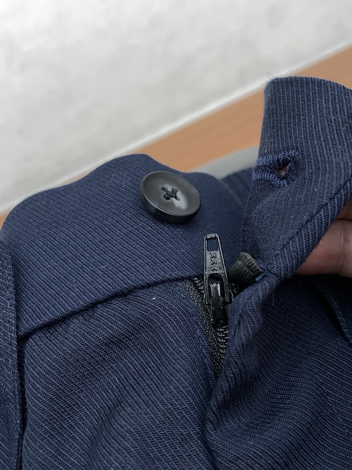 Loro piana 诺悠翩雅 2026 春夏定制休闲裤 干净利落剪裁，都市风十足 采用精纺面料手感软糯