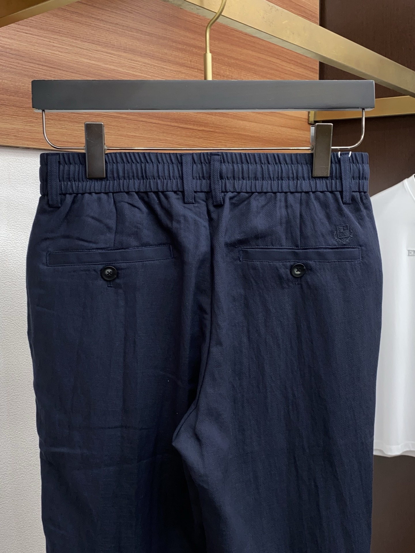 Loro piana 诺悠翩雅 2026 春夏定制休闲裤 干净利落剪裁，都市风十足 采用精纺面料手感软糯