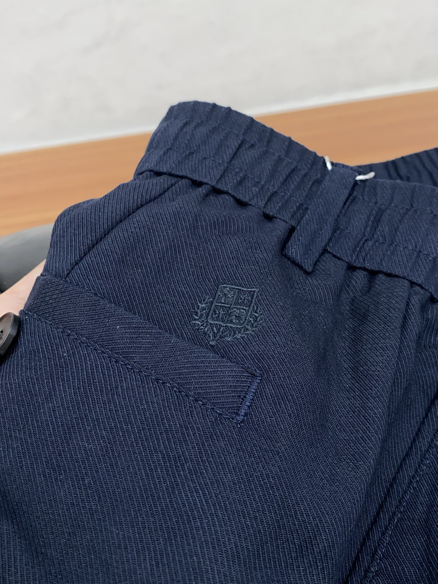 Loro piana 诺悠翩雅 2026 春夏定制休闲裤 干净利落剪裁，都市风十足 采用精纺面料手感软糯