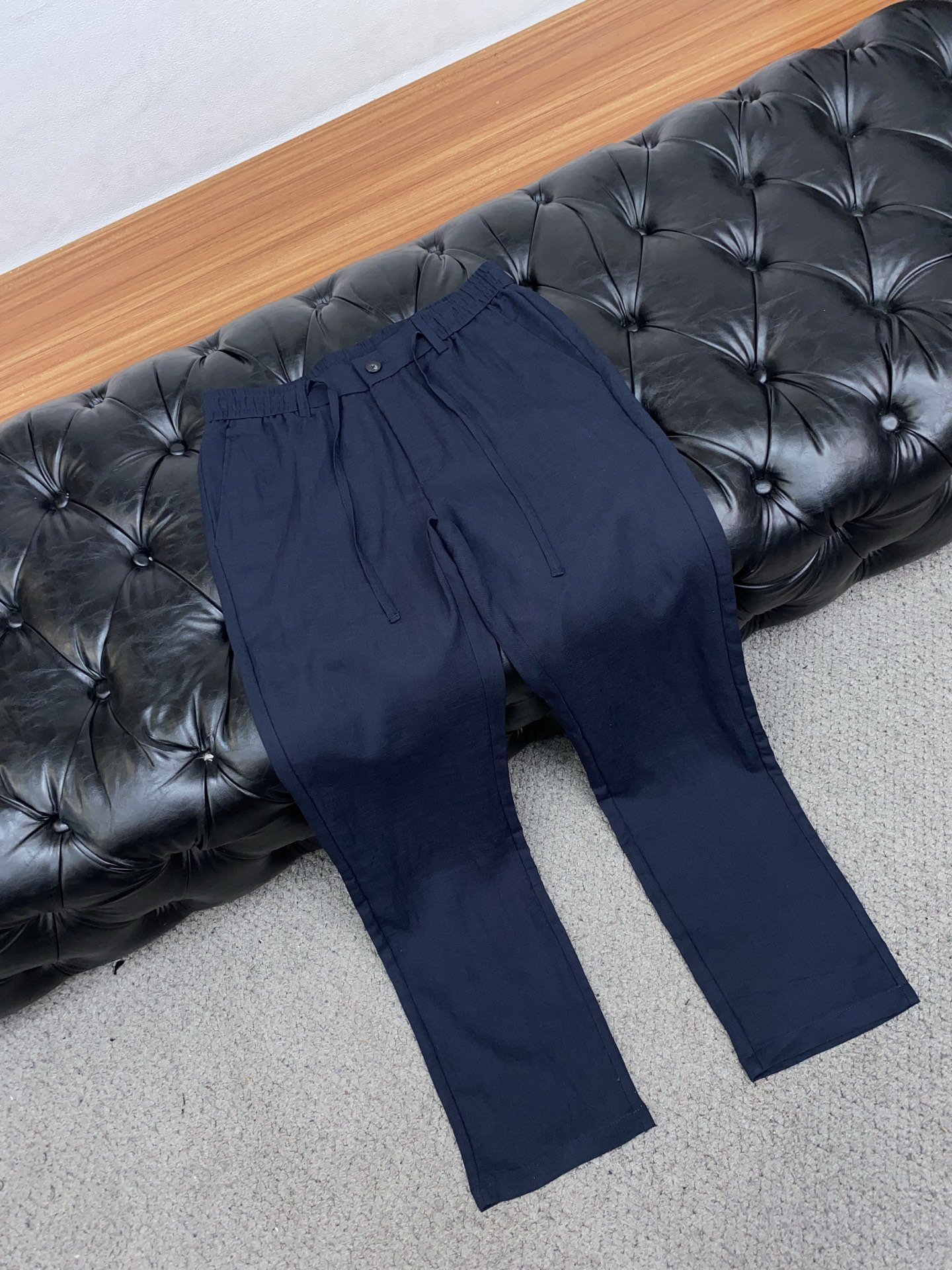 Loro piana 诺悠翩雅 2026 春夏定制休闲裤 干净利落剪裁，都市风十足 采用精纺面料手感软糯