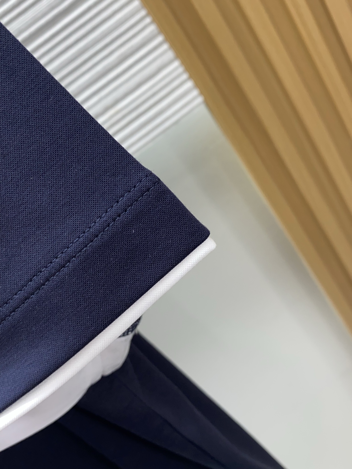 BC 26SS早春短袖T恤甄选软糯亲肤100支丝光棉面料制成，标准版圆领短袖裁剪，更适合日常穿着。简约不