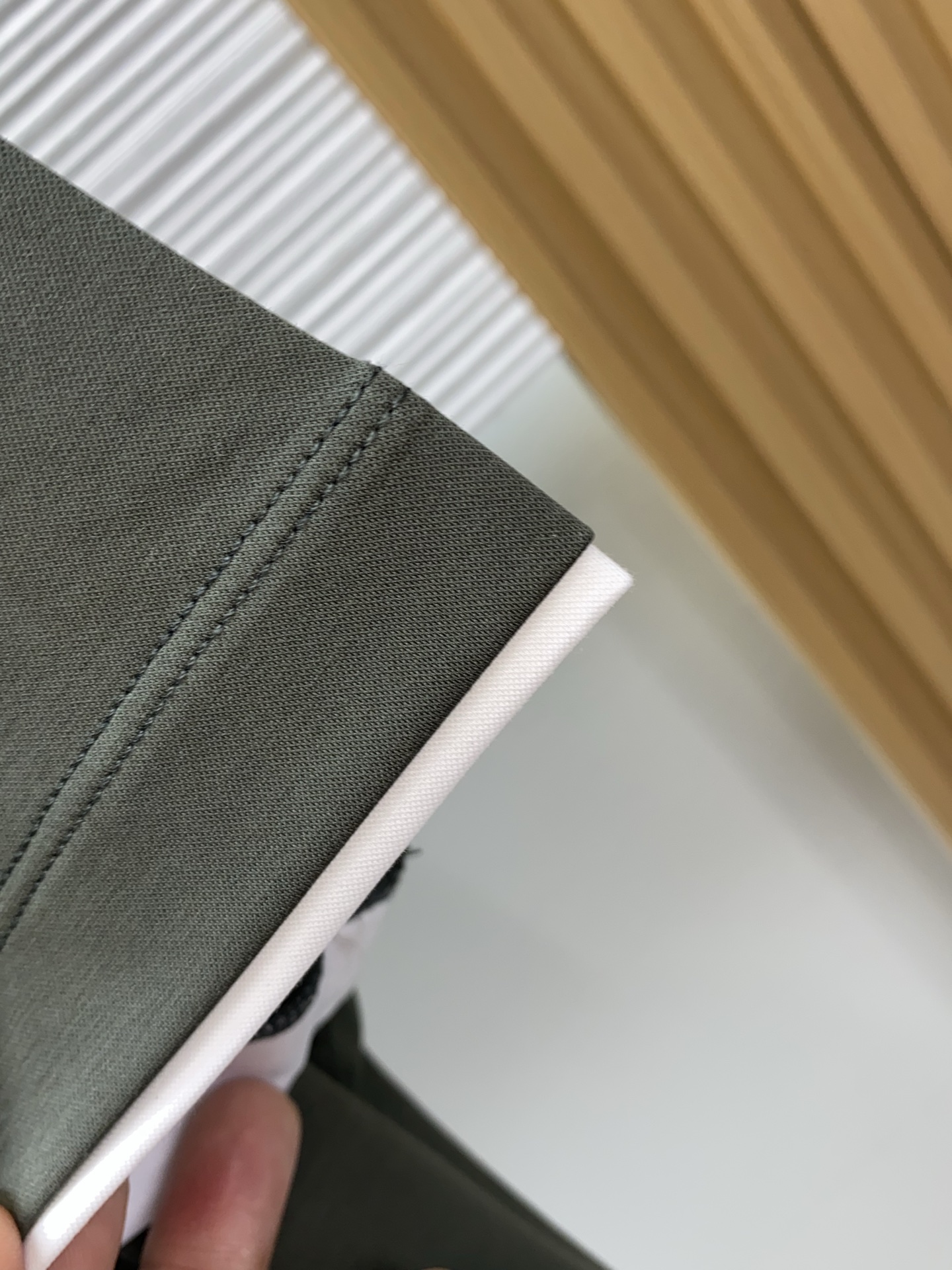 BC 26SS早春短袖T恤甄选软糯亲肤100支丝光棉面料制成，标准版圆领短袖裁剪，更适合日常穿着。简约不