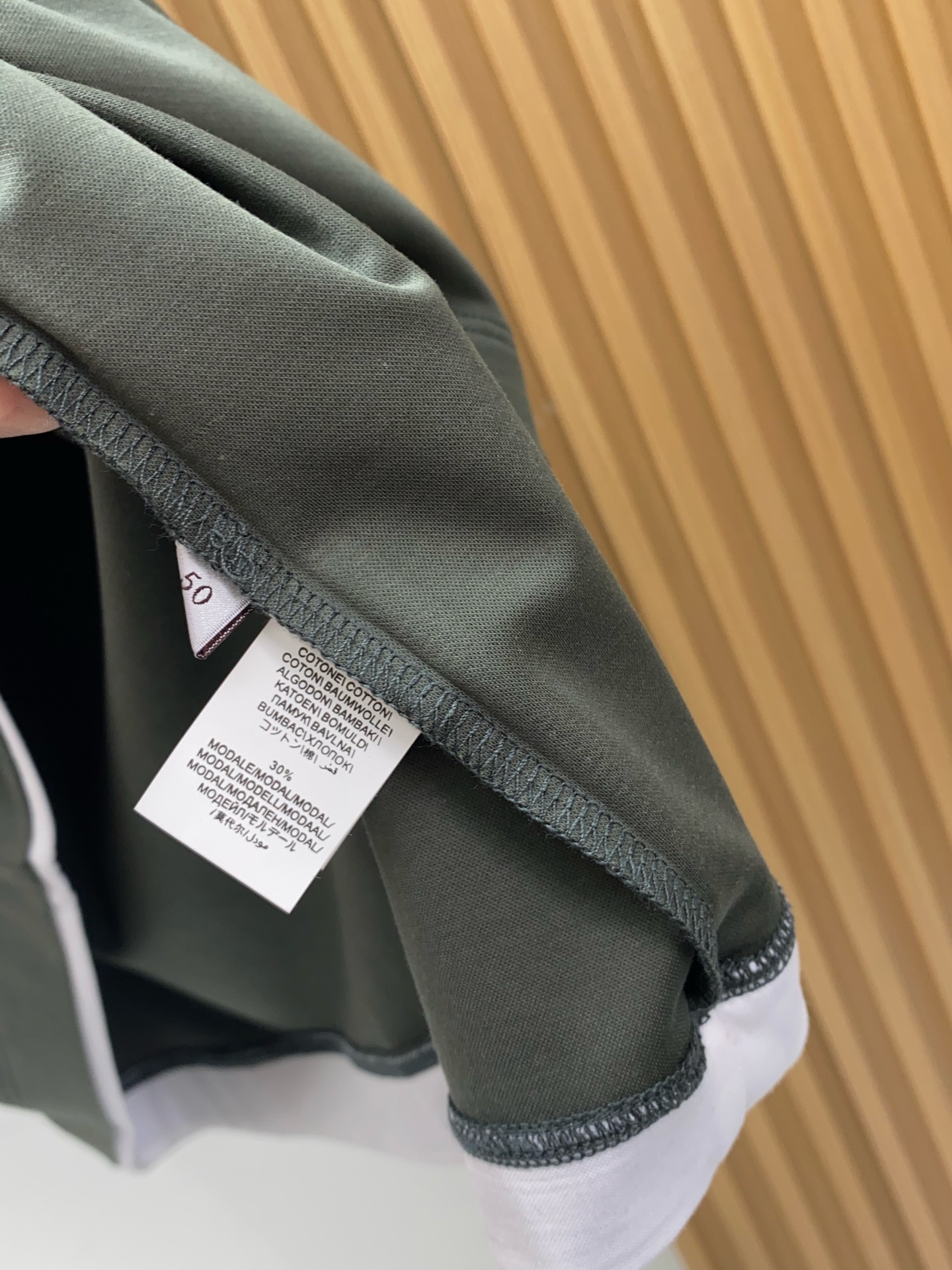 BC 26SS早春短袖T恤甄选软糯亲肤100支丝光棉面料制成，标准版圆领短袖裁剪，更适合日常穿着。简约不