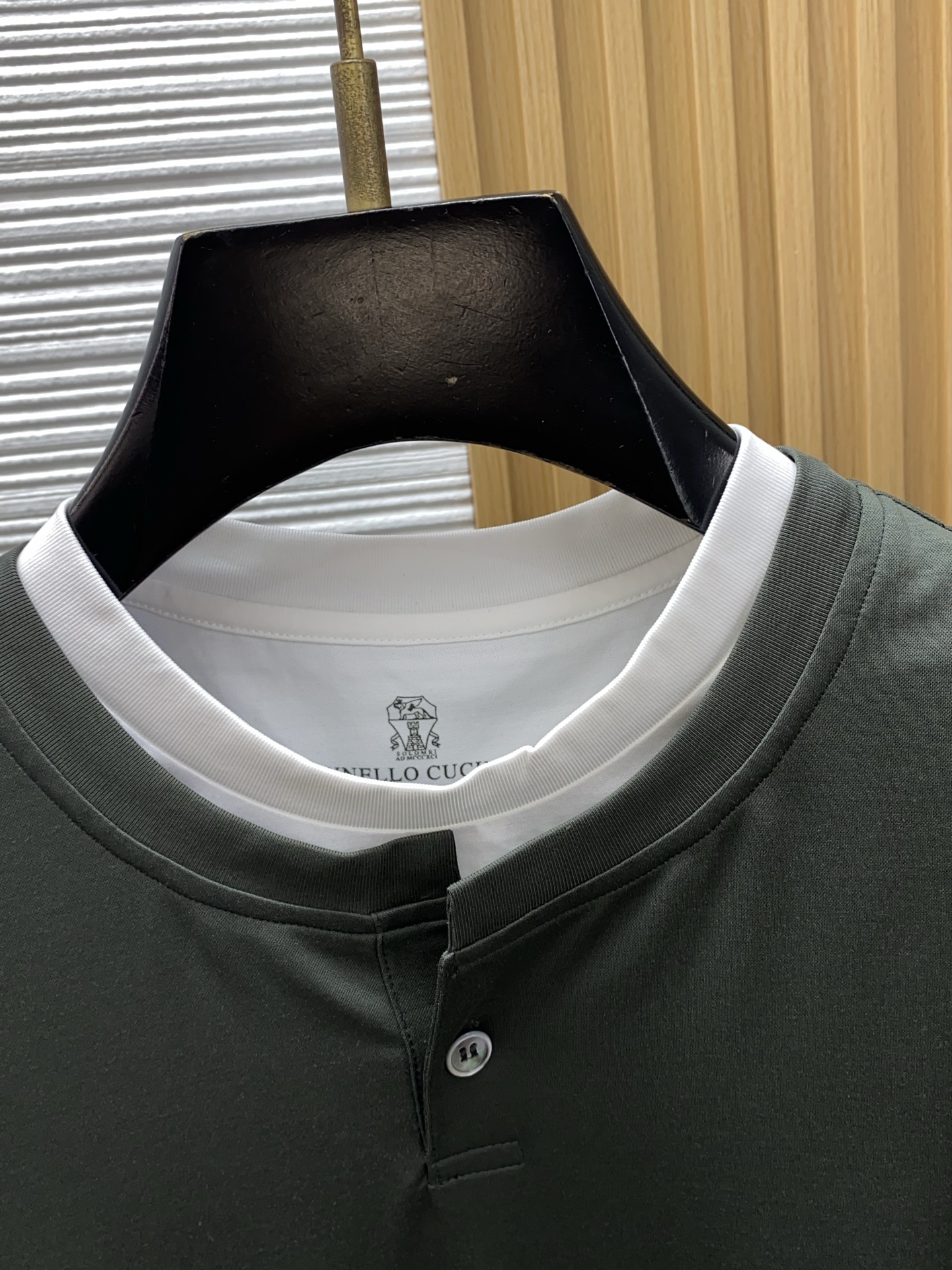 BC 26SS早春短袖T恤甄选软糯亲肤100支丝光棉面料制成，标准版圆领短袖裁剪，更适合日常穿着。简约不