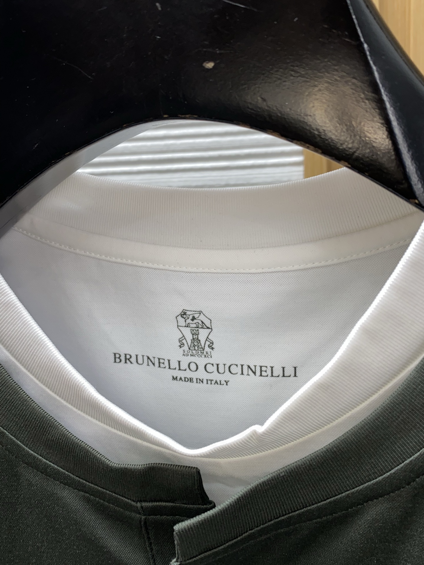 BC 26SS早春短袖T恤甄选软糯亲肤100支丝光棉面料制成，标准版圆领短袖裁剪，更适合日常穿着。简约不