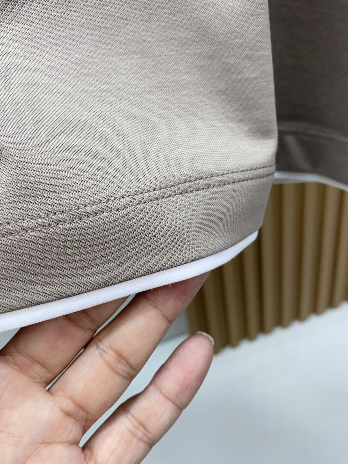 BC 26SS早春短袖T恤甄选软糯亲肤100支丝光棉面料制成，标准版圆领短袖裁剪，更适合日常穿着。简约不