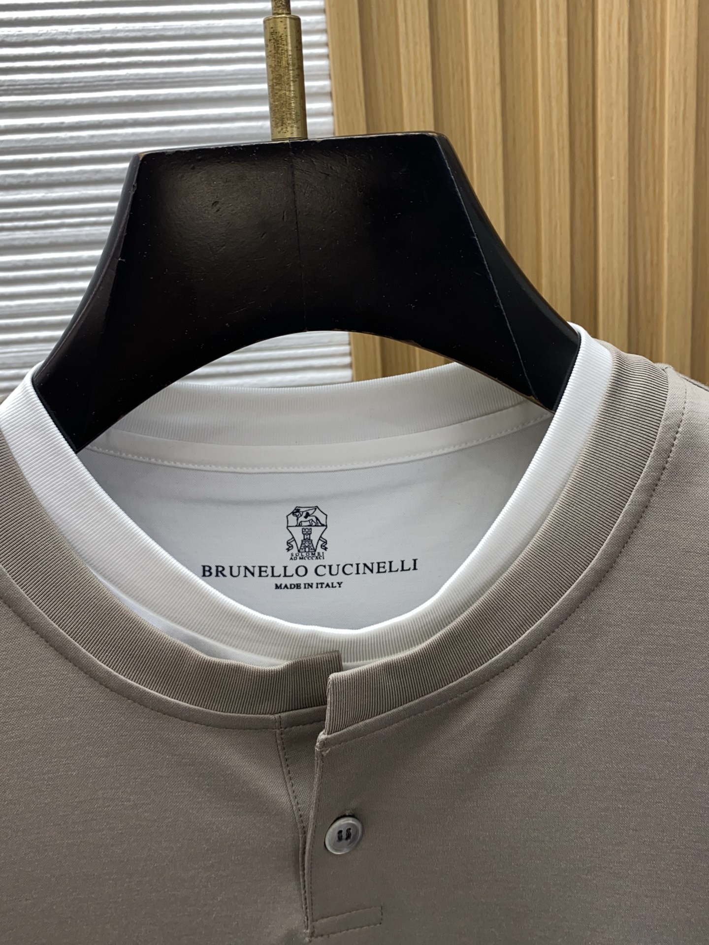 BC 26SS早春短袖T恤甄选软糯亲肤100支丝光棉面料制成，标准版圆领短袖裁剪，更适合日常穿着。简约不