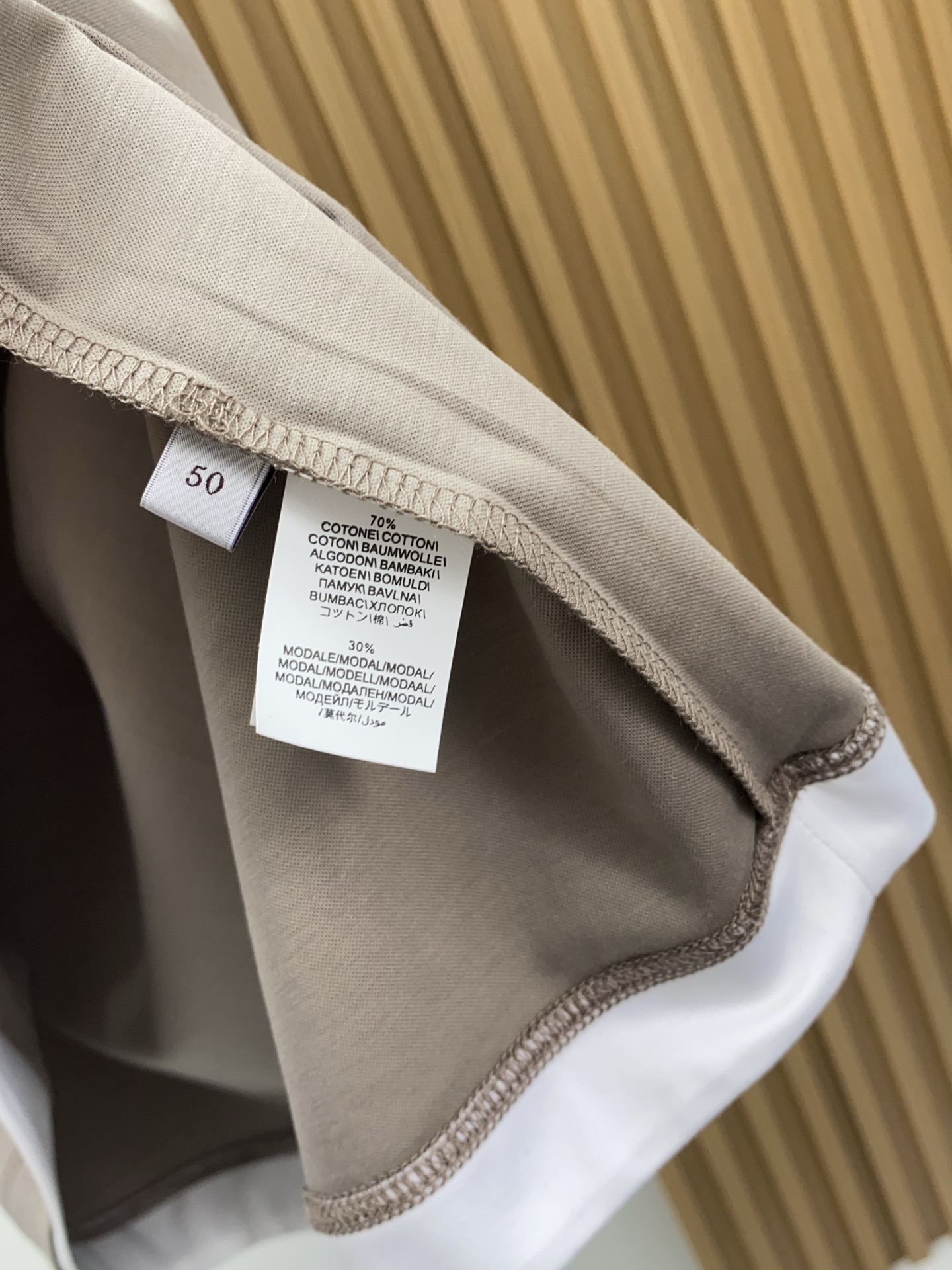 BC 26SS早春短袖T恤甄选软糯亲肤100支丝光棉面料制成，标准版圆领短袖裁剪，更适合日常穿着。简约不