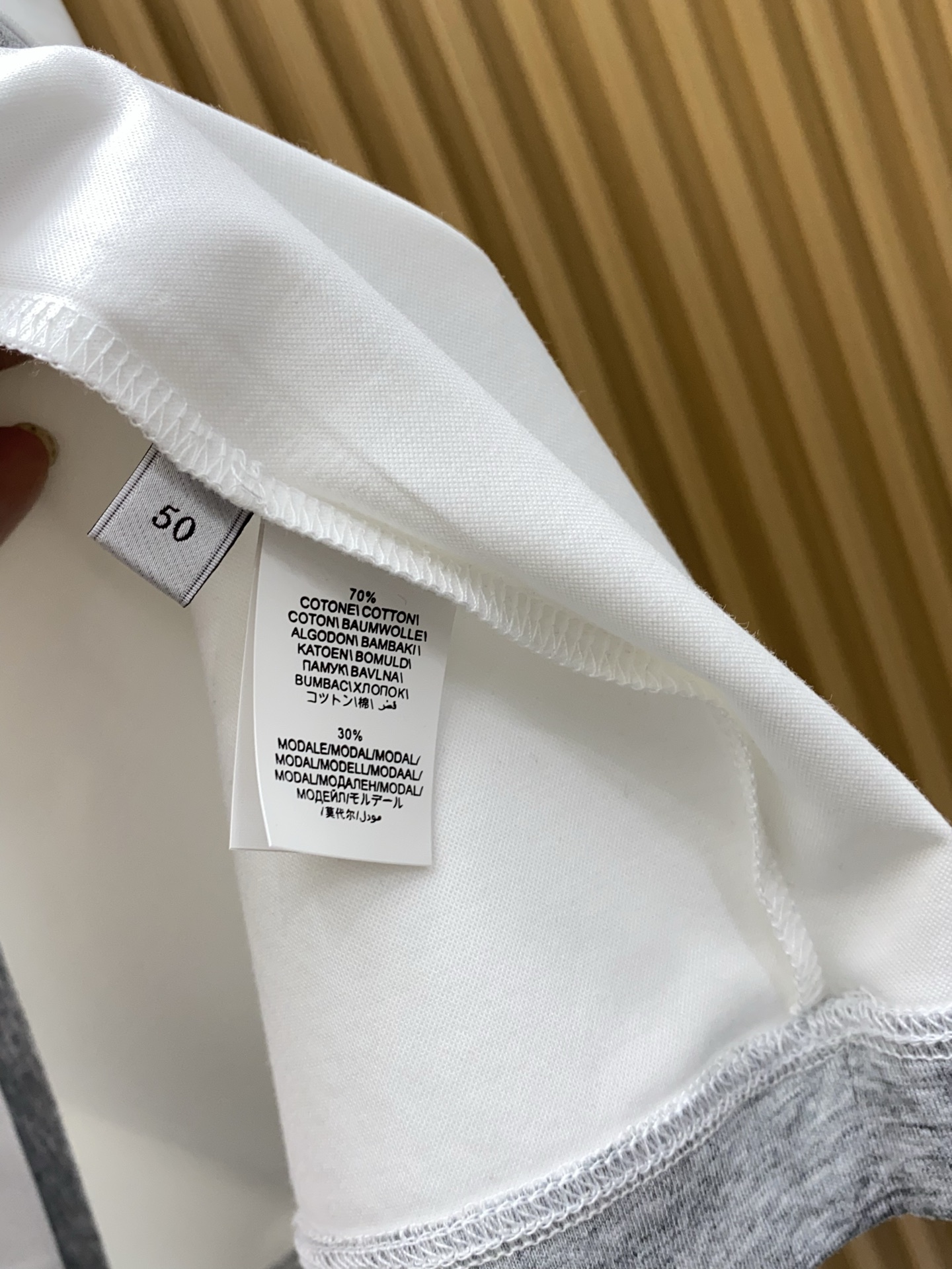 BC 26SS早春短袖T恤甄选软糯亲肤100支丝光棉面料制成，标准版圆领短袖裁剪，更适合日常穿着。简约不