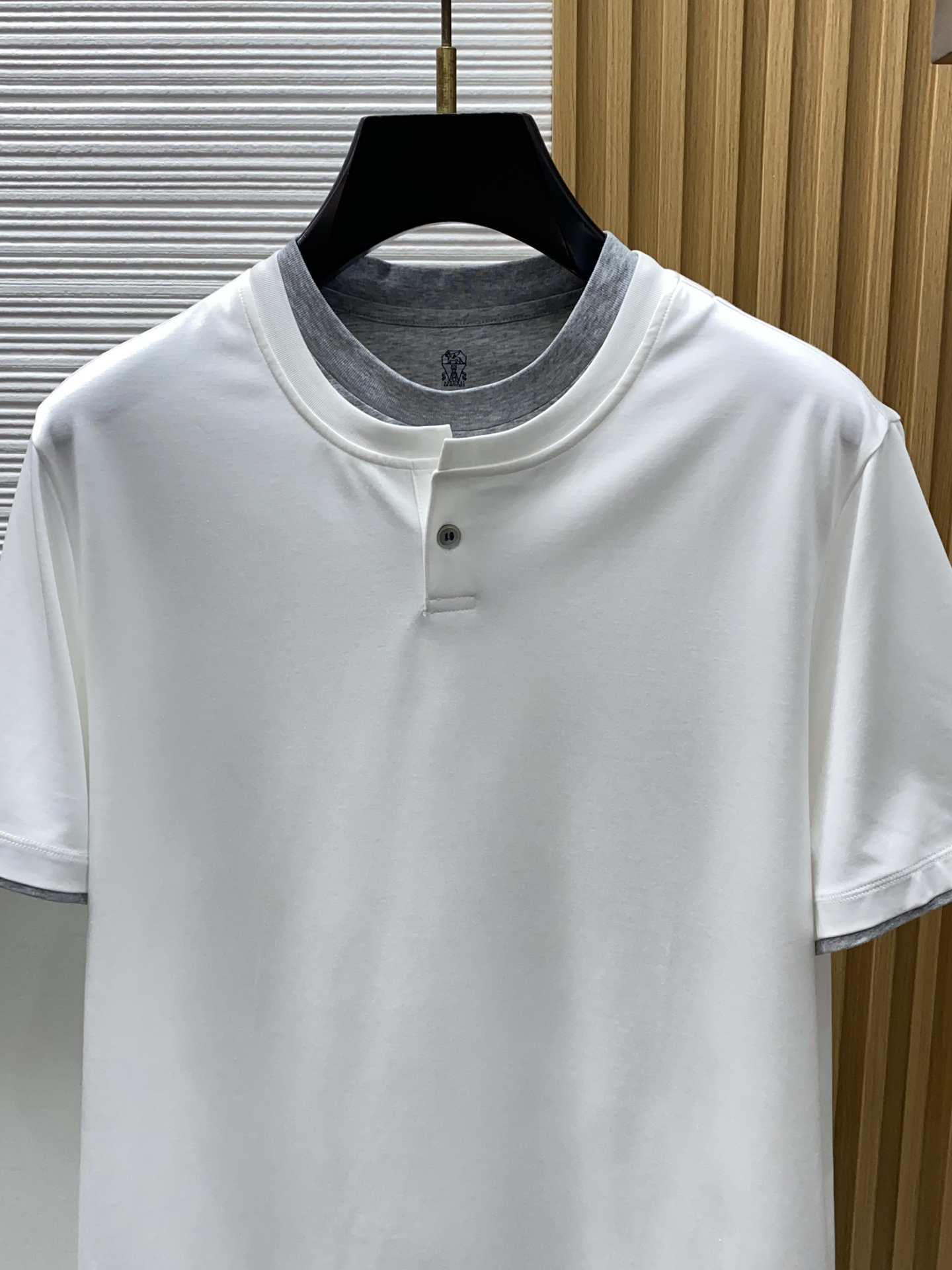 BC 26SS早春短袖T恤甄选软糯亲肤100支丝光棉面料制成，标准版圆领短袖裁剪，更适合日常穿着。简约不