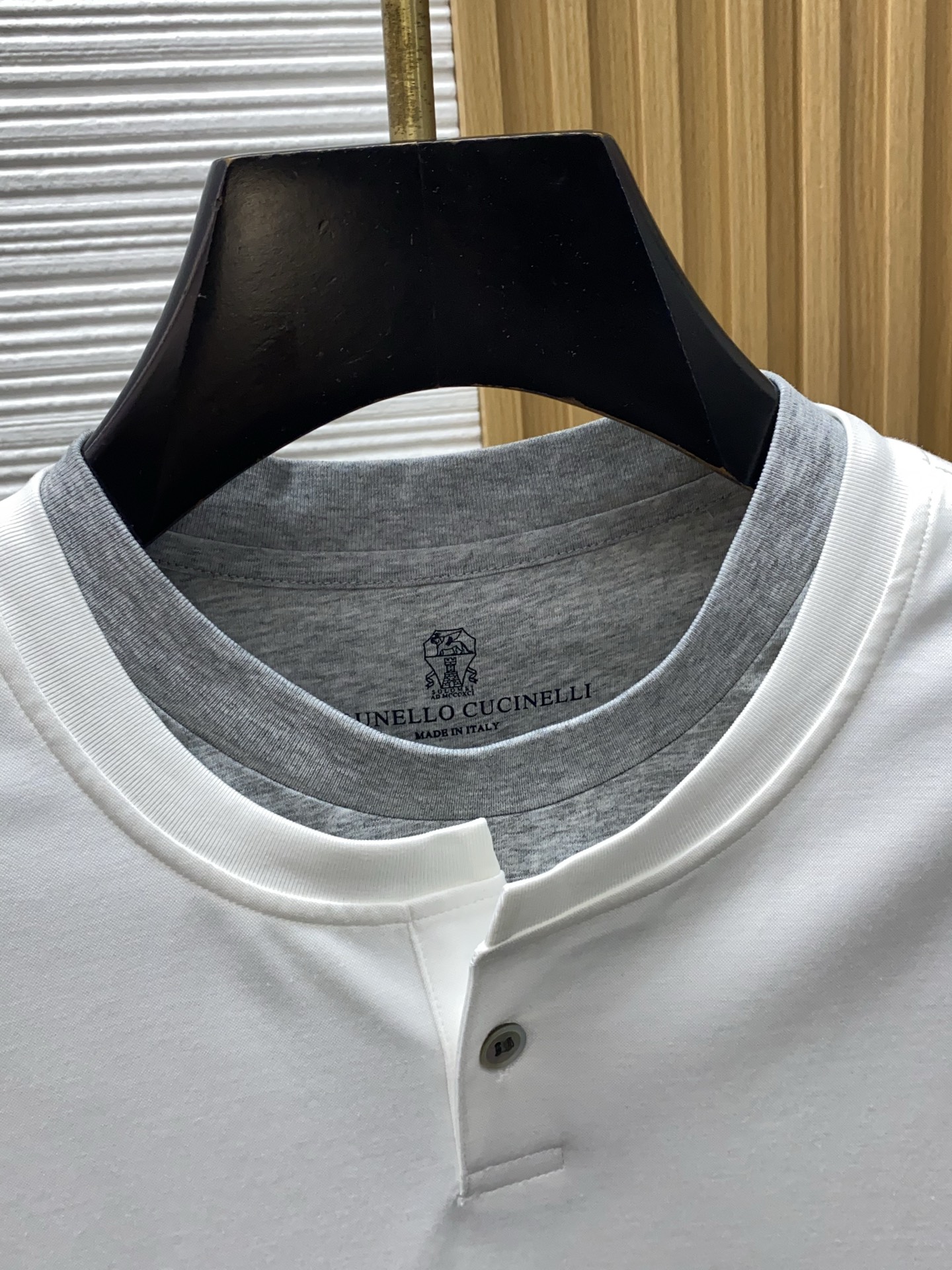 BC 26SS早春短袖T恤甄选软糯亲肤100支丝光棉面料制成，标准版圆领短袖裁剪，更适合日常穿着。简约不