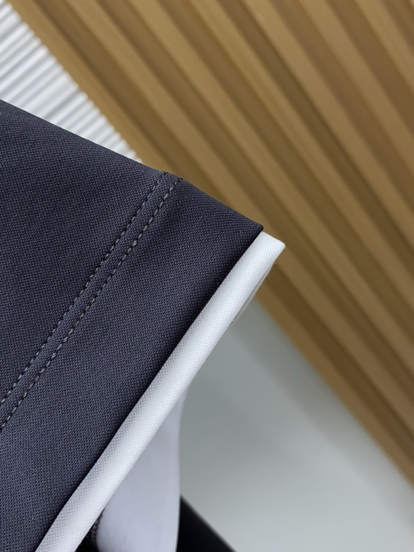 BC 26SS早春短袖T恤甄选软糯亲肤100支丝光棉面料制成，标准版圆领短袖裁剪，更适合日常穿着。简约不