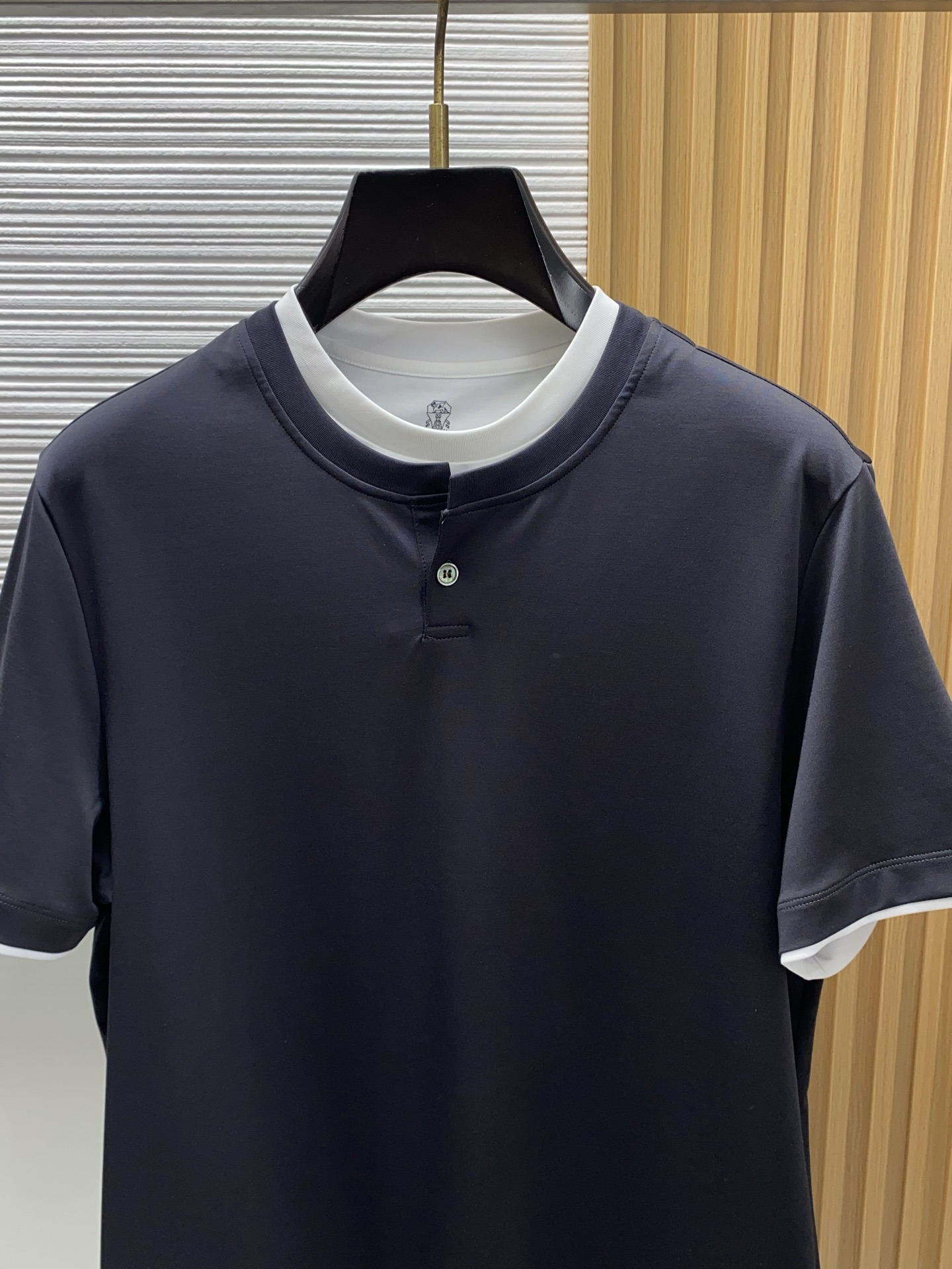 BC 26SS早春短袖T恤甄选软糯亲肤100支丝光棉面料制成，标准版圆领短袖裁剪，更适合日常穿着。简约不