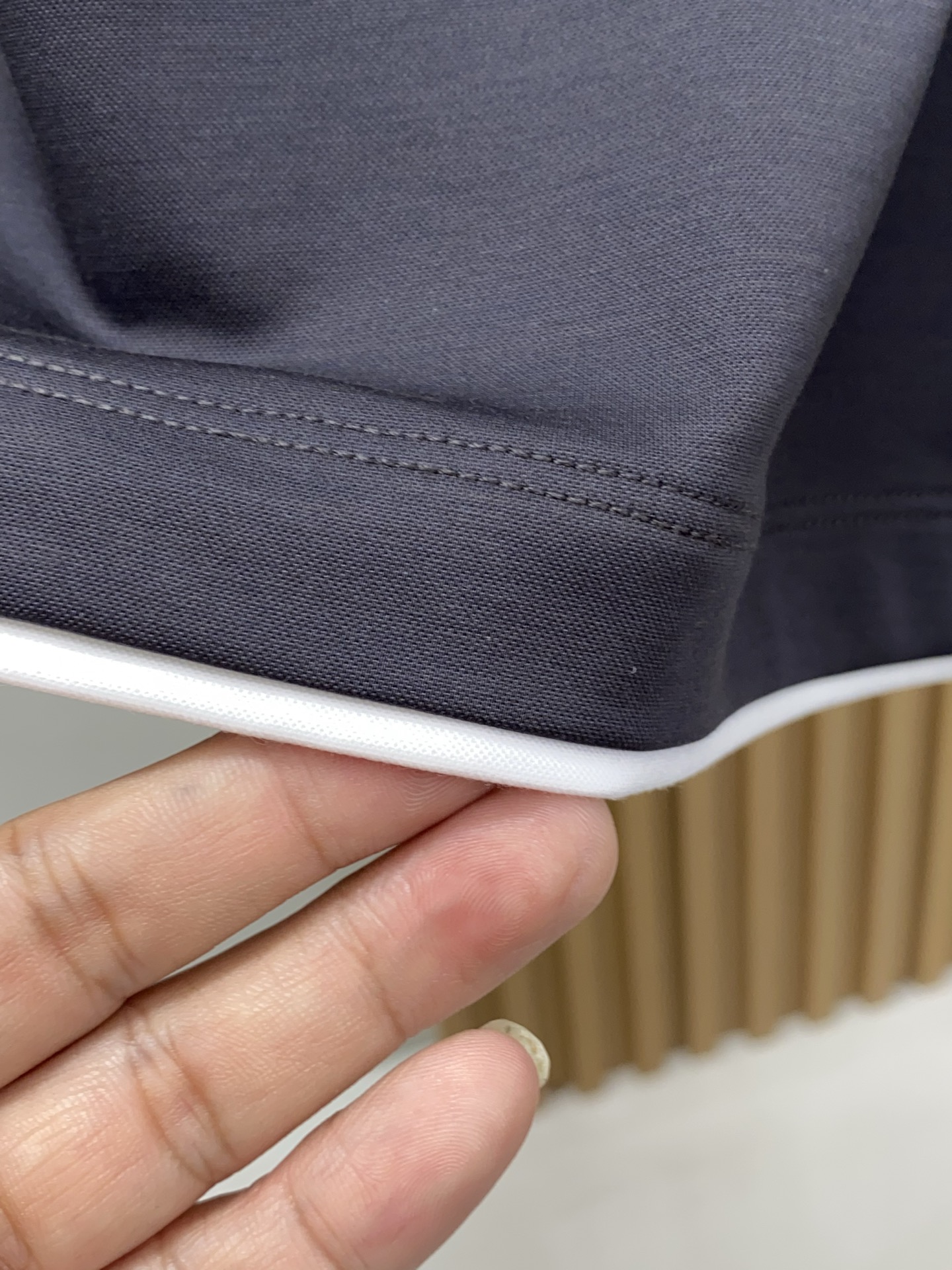 BC 26SS早春短袖T恤甄选软糯亲肤100支丝光棉面料制成，标准版圆领短袖裁剪，更适合日常穿着。简约不