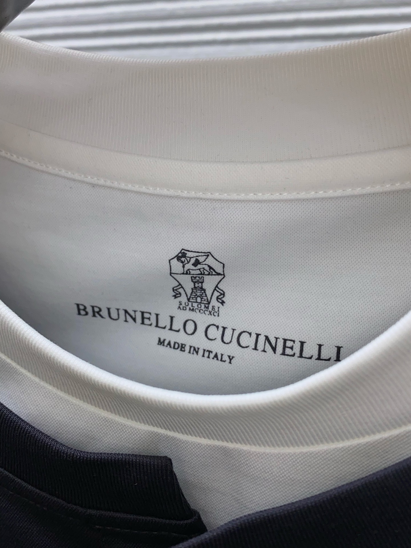 BC 26SS早春短袖T恤甄选软糯亲肤100支丝光棉面料制成，标准版圆领短袖裁剪，更适合日常穿着。简约不