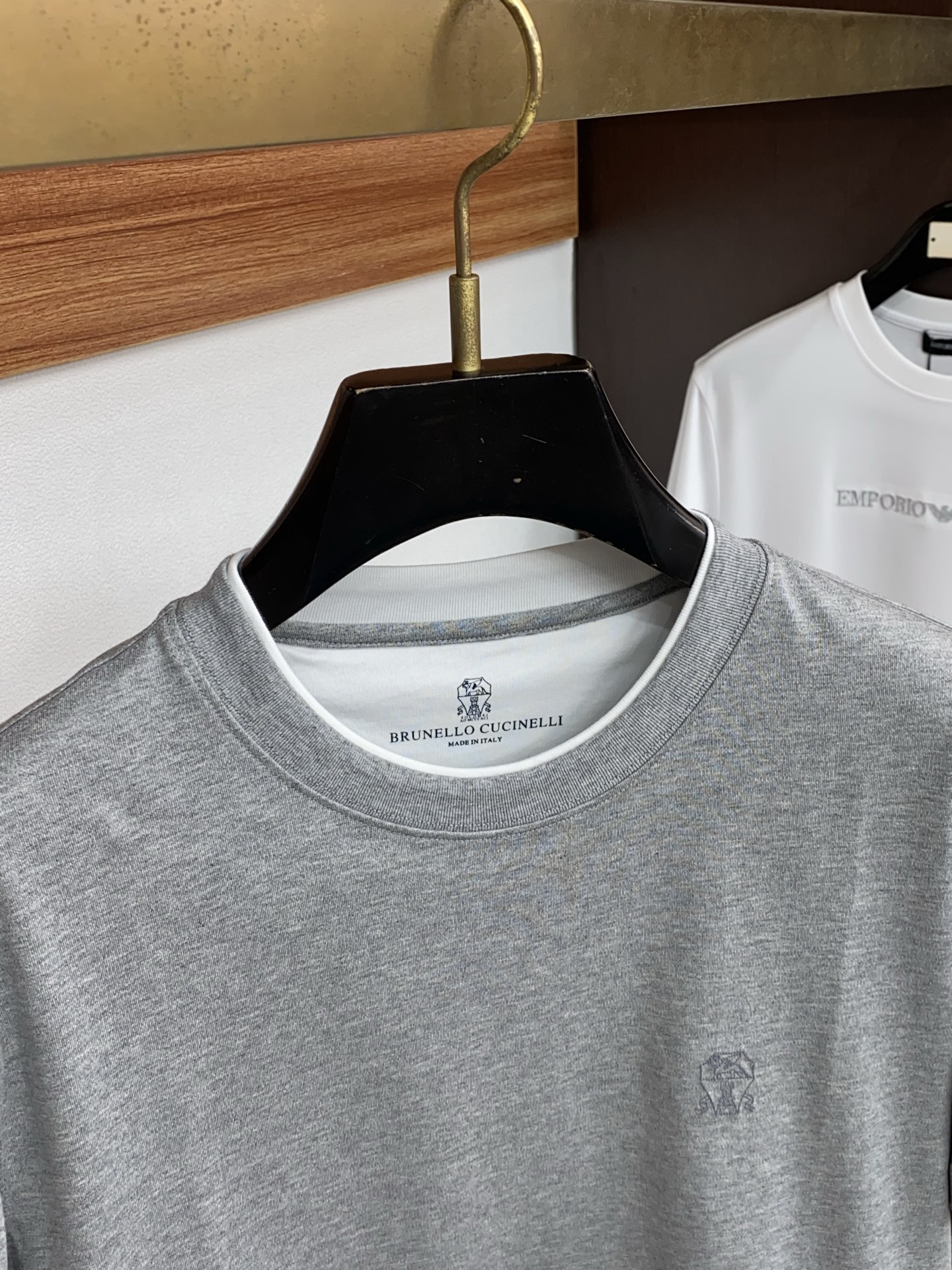 BC 26SS早春短袖T恤甄选软糯亲肤100支丝光棉面料制成，标准版圆领短袖裁剪，更适合日常穿着。简约不