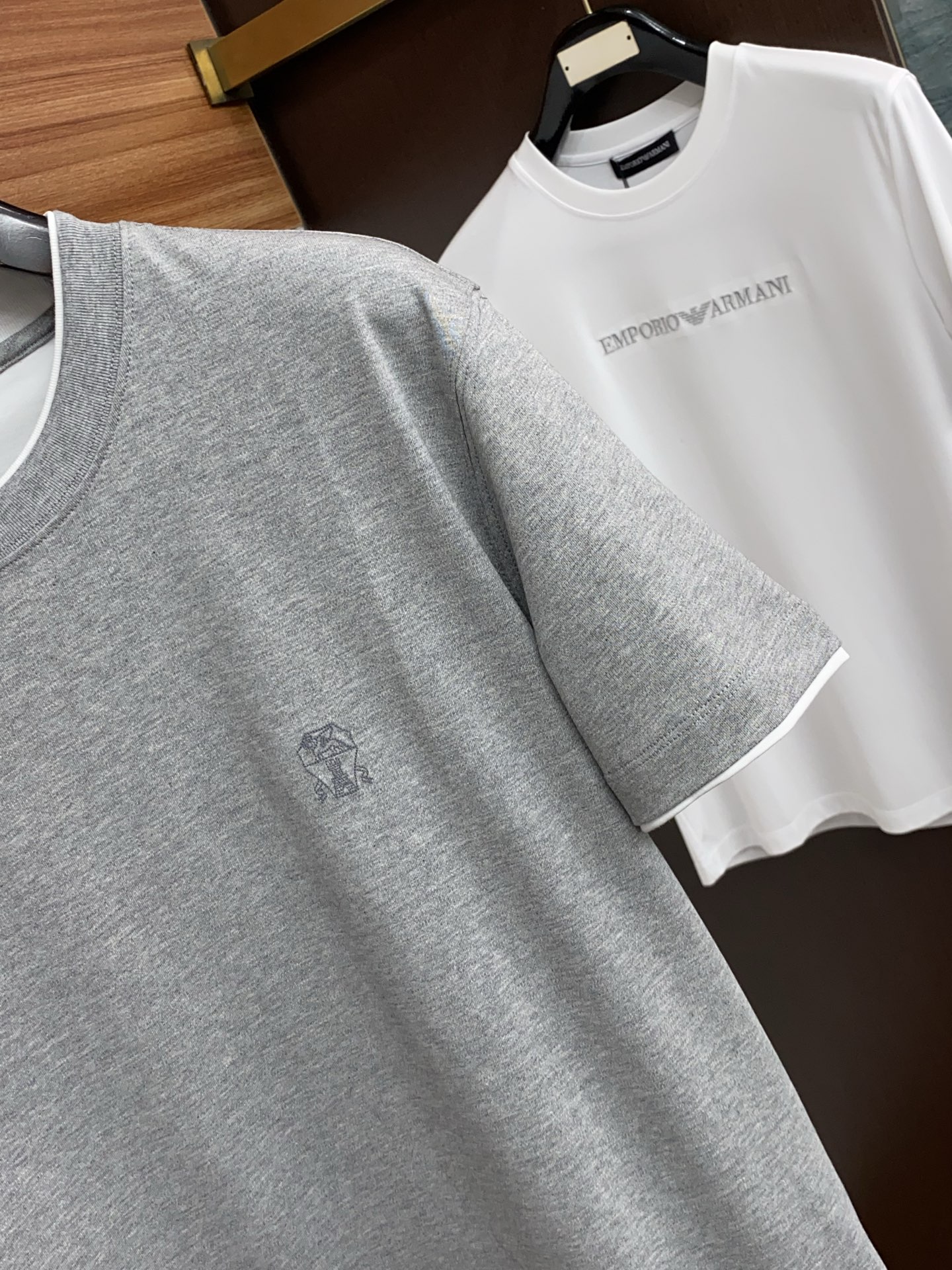 BC 26SS早春短袖T恤甄选软糯亲肤100支丝光棉面料制成，标准版圆领短袖裁剪，更适合日常穿着。简约不