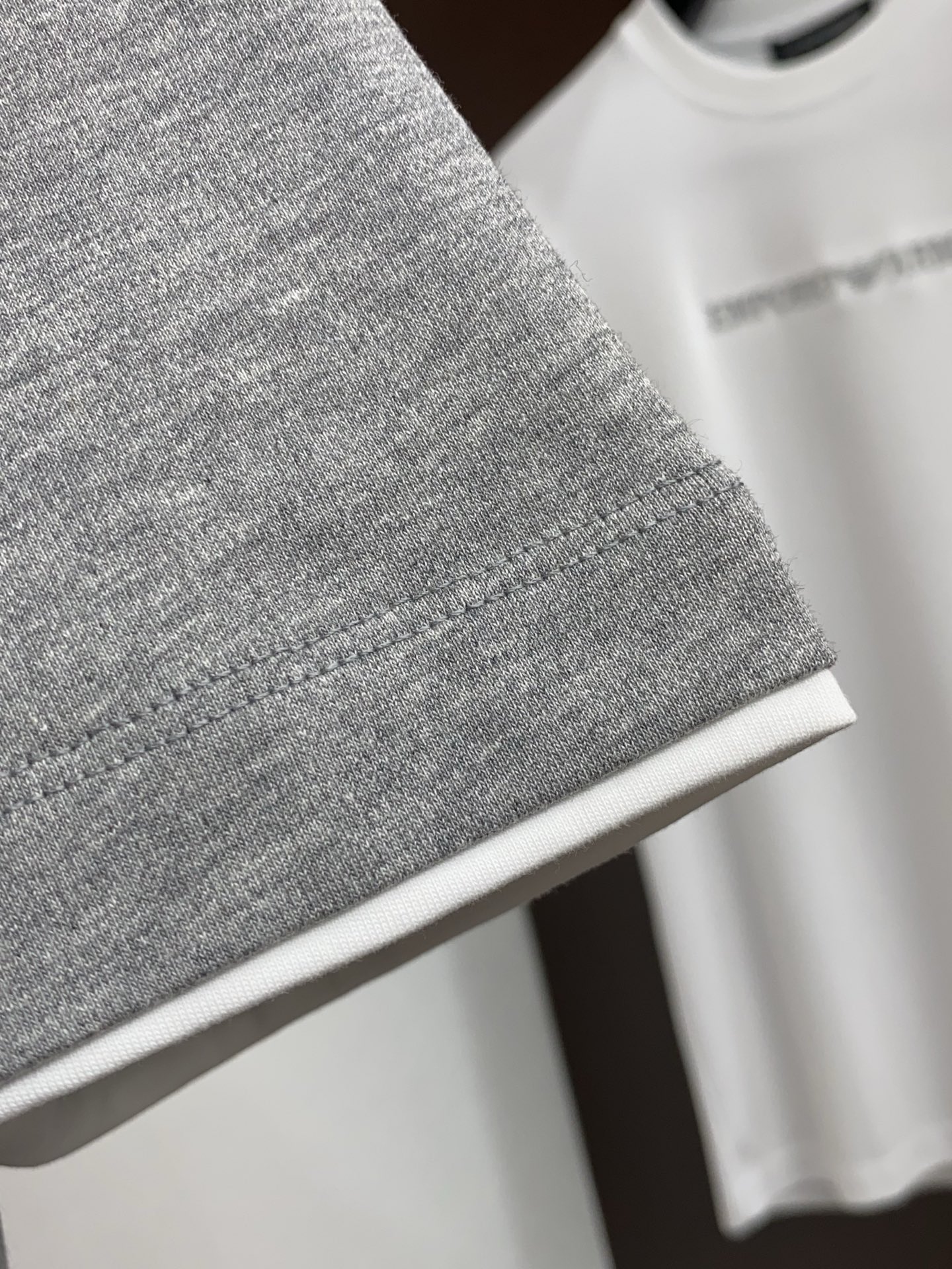 BC 26SS早春短袖T恤甄选软糯亲肤100支丝光棉面料制成，标准版圆领短袖裁剪，更适合日常穿着。简约不