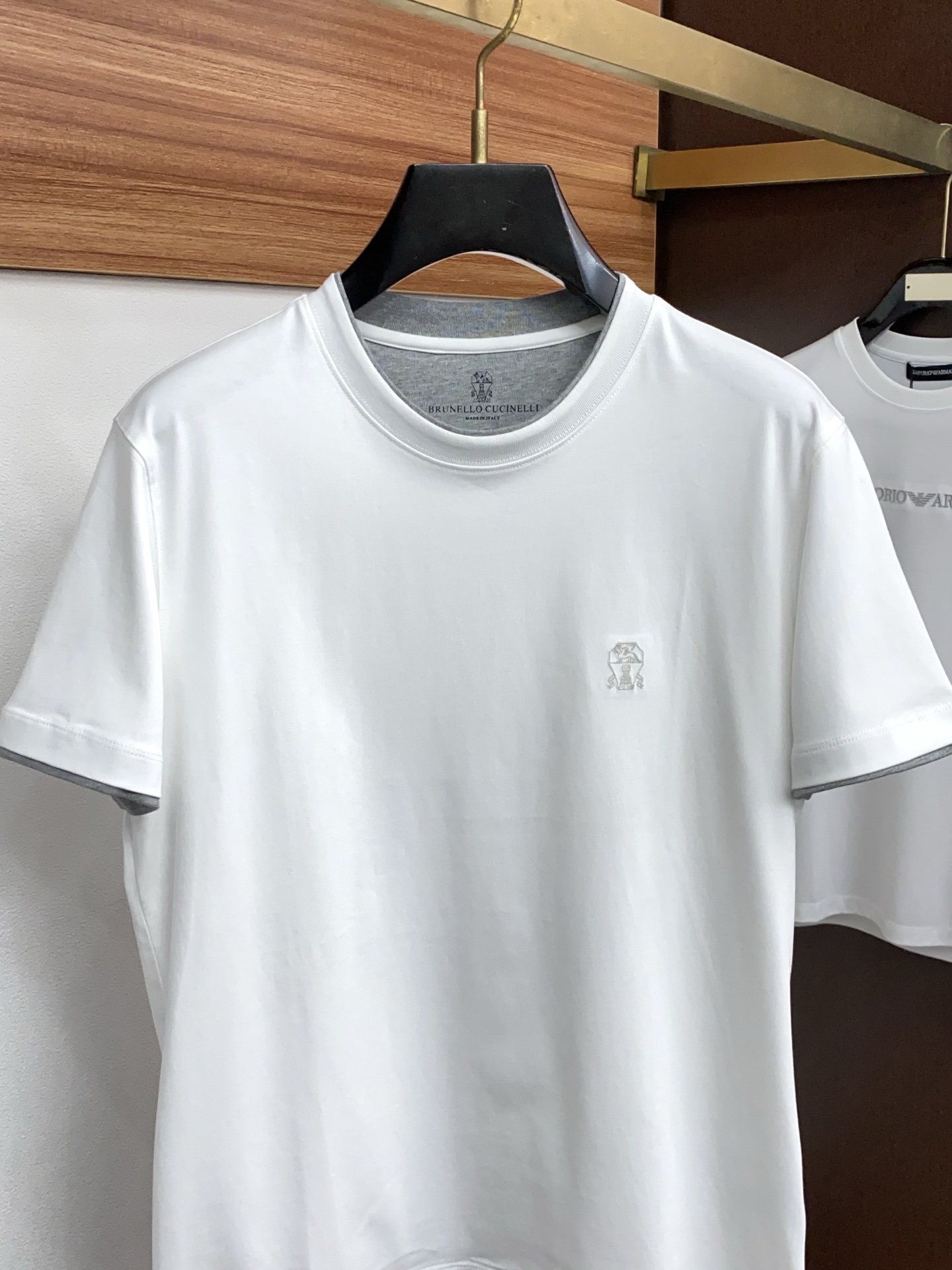 BC 26SS早春短袖T恤甄选软糯亲肤100支丝光棉面料制成，标准版圆领短袖裁剪，更适合日常穿着。简约不