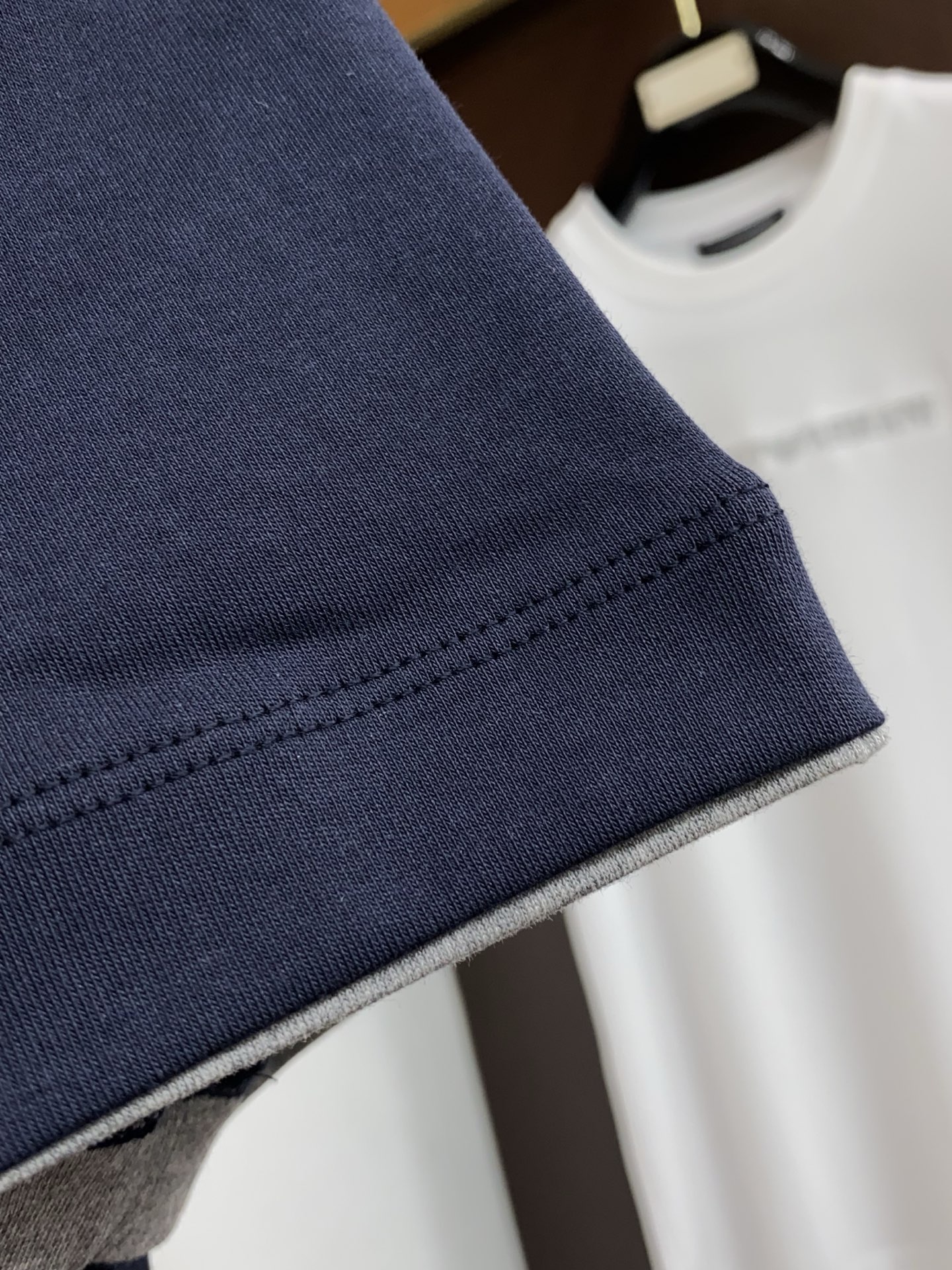 BC 26SS早春短袖T恤甄选软糯亲肤100支丝光棉面料制成，标准版圆领短袖裁剪，更适合日常穿着。简约不