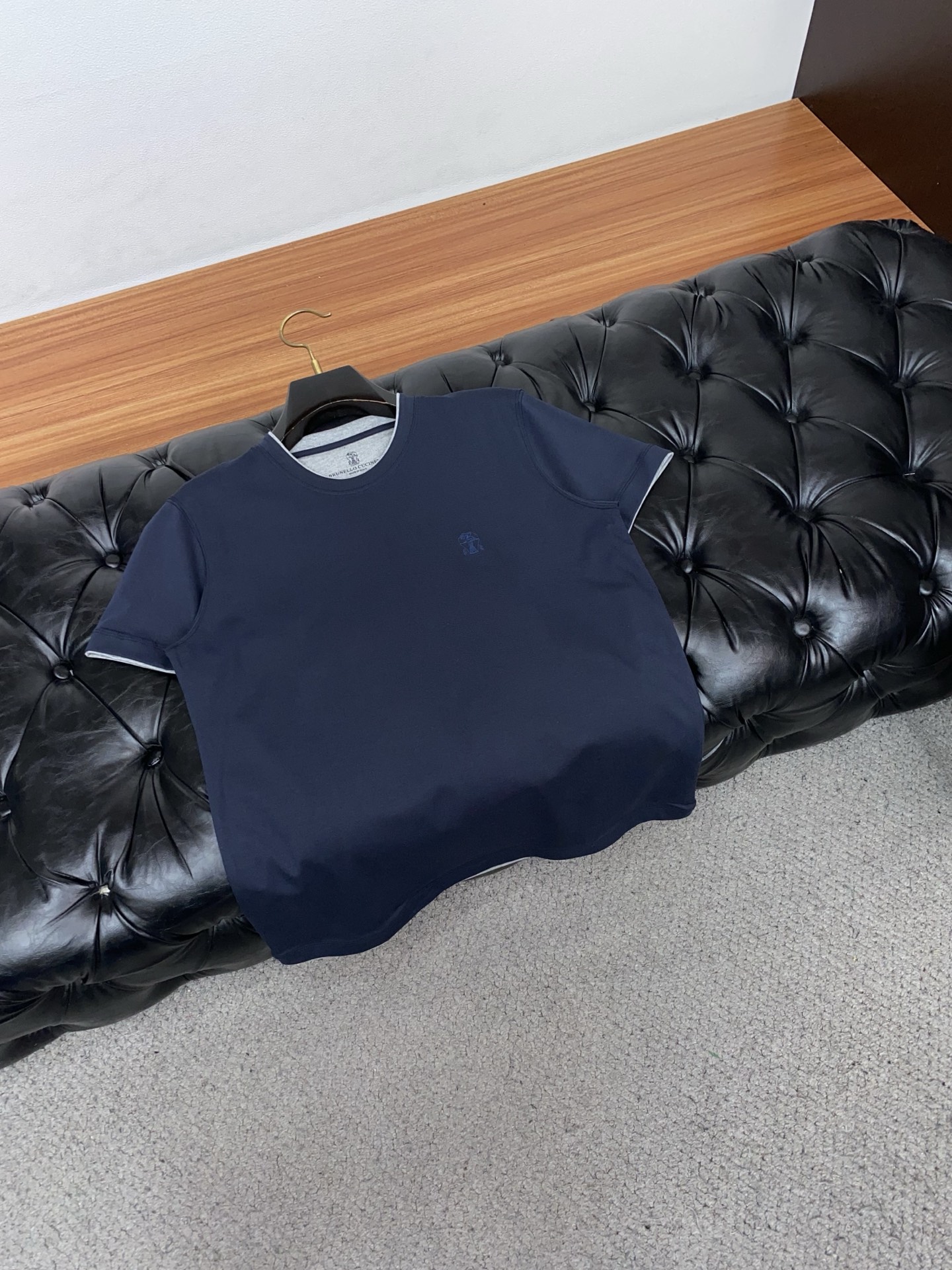 BC 26SS早春短袖T恤甄选软糯亲肤100支丝光棉面料制成，标准版圆领短袖裁剪，更适合日常穿着。简约不