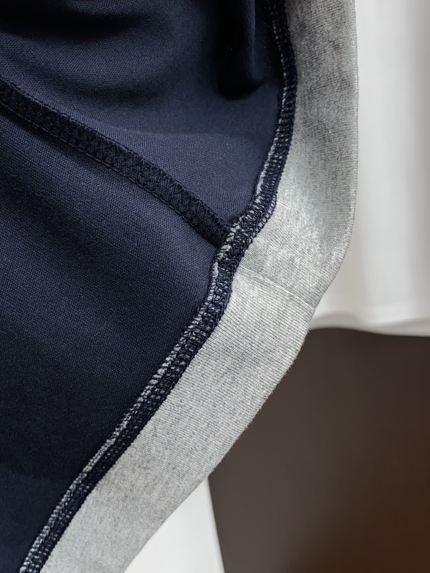 BC 26SS早春短袖T恤甄选软糯亲肤100支丝光棉面料制成，标准版圆领短袖裁剪，更适合日常穿着。简约不