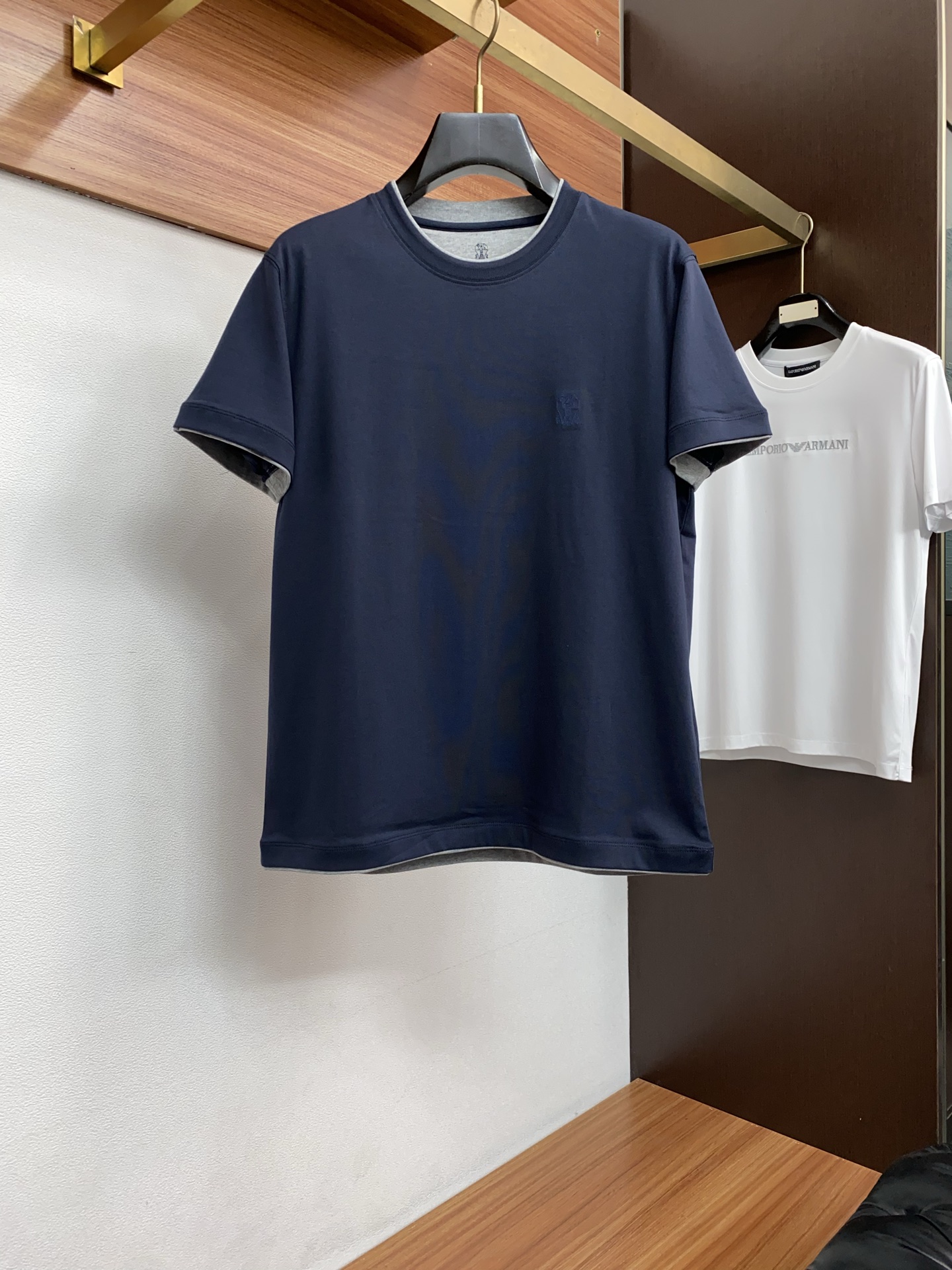 BC 26SS早春短袖T恤甄选软糯亲肤100支丝光棉面料制成，标准版圆领短袖裁剪，更适合日常穿着。简约不